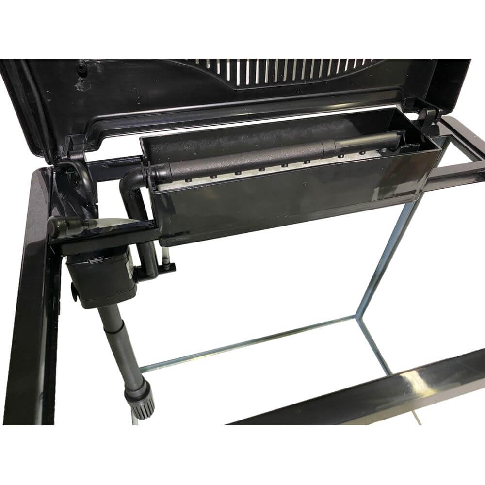 Acvariu 28 cm cu filtrare si iluminat LED 3 Acvariu 28 cm cu filtrare si iluminat LED Este un acvariu de vanzare complet cu filtrare si iluminat, un acvariu sticla rotund la colturi. Acvariu apa dulce de foarte buna calitate. Cu o transparenta excelenta datorita sticlei ultraclare ”Perfect Tank” este un acvariu deosebit, ce merita achizitionat. Geamul frontal si cele doua laterale sunt formate din aceasi bucata de sticla. Dotat cu un sistem de iluminare 7 X LED (4 X daylight + 3 bluelight). Acest tip de acvariu este unul din cele mai luminoase întâlnite la acvariile de aceste dimensiuni. Intrerupator ON/OFF pe cablul de alimentare al sistemului de iluminare. Sistem de filtrare on top 2,5W cu un debit de filtrare de 180 l/oră și material filtrant din pâslă filtrare bio-mecanică inclus. Un acvariu cu dimensiuni reduse ce se poate amplasa in lulte locuri. Dimensiunile exterioare ale acvariului: 28,5 cm (Lungime) x 18 cm (latime) x 31,5 cm (înălțime) Dimensiunile interioare ale acvariului: 27 cm (Lungime) x 16 cm (latime) x 25 cm (înălțime) Grosime geam: 4 mm. Volum total al acvariului: 16 litri. Culoare: negru. Acvariul are capacitatea unui volum real de maximum 10,5 litri de apă. Ghidul perfect pentru alegerea unui acvariu de 28 cm cu filtrare si iluminat led Introducere Alegerea unui acvariu nu este o sarcina usoara mai ales cand piata ofera o varietate atat de larga de optiuni. Un acvariu de 28 cm cu filtrare si iluminat LED reprezinta o optiune excelenta pentru cei care isi doresc un produs complet, gata de utilizare. Acest tip de acvariu combina estetica moderna cu functionalitatea, fiind perfect pentru orice incapere. Caracteristici principale Acest acvariu se distinge prin calitatea superioara a materialelor folosite. Sticla ultraclara a acestui model de acvariu Perfect Tank asigura o transparenta exceptionala. Forma rotunjita a colturilor adauga un plus de eleganta designului sau modern. Avantajele acvariului cu filtrare si iluminat LED Iluminatul LED nu doar ca imbunatateste aspectul estetic al acvariului, dar contribuie si la crearea unui mediu sanatos pentru pesti si asigura necesarul de lumina plantelor acvatice. Sistemul de filtrare inclus asigura mentinerea apei curate, esentiala pentru sanatatea locatarilor acvariului. De ce sa alegi acest acvariu? Un acvariu de vanzare complet ofera tot ce ai nevoie pentru a incepe aventura ta in lumea acvaristicii. Fie ca esti incepator sau un pasionat experimentat, acest acvariu iti va simplifica viata permitandu-ti sa te concentrezi pe partea cea mai placuta: ingrijirea pestilor sau aquascapingul. Cum sa ingrijesti acvariul Ingrijirea acestui acvariu este simpla, datorita sistemului eficient de filtrare si iluminatului LED. Este important sa urmaresti regulat calitatea apei si sa efectuezi mici schimburi de apa periodice pentru a mentine un mediu sanatos. Concluzie Achizitionarea unui acvariu apa dulce de calitate superioara, cum este modelul de 28 cm cu filtrare si iluminat LED, reprezinta o investitie intr-un hobby relaxant si educativ. Designul sau modern impreuna cu functionalitatile avansate face din acest acvariu alegerea perfecta pentru oricine doreste sa adauge un strop de natura in propria casa. Intrebari Frecvente Este acvariul potrivit pentru incepatori? Da, datorita echipamentului complet inclus. Ce tip de pesti pot tine in acest acvariu? Ideal pentru pesti de apa dulce de dimensiuni mici. Cat de des trebuie sa schimb apa? Recomandam schimbarea partiala a apei o data pe saptamana. Pot adauga plante in acvariu? Da, iluminatul LED sustine cresterea plantelor acvatice. Este usor de curatat acvariul? Da, datorita designului accesibil si sistemului de filtrare eficient.