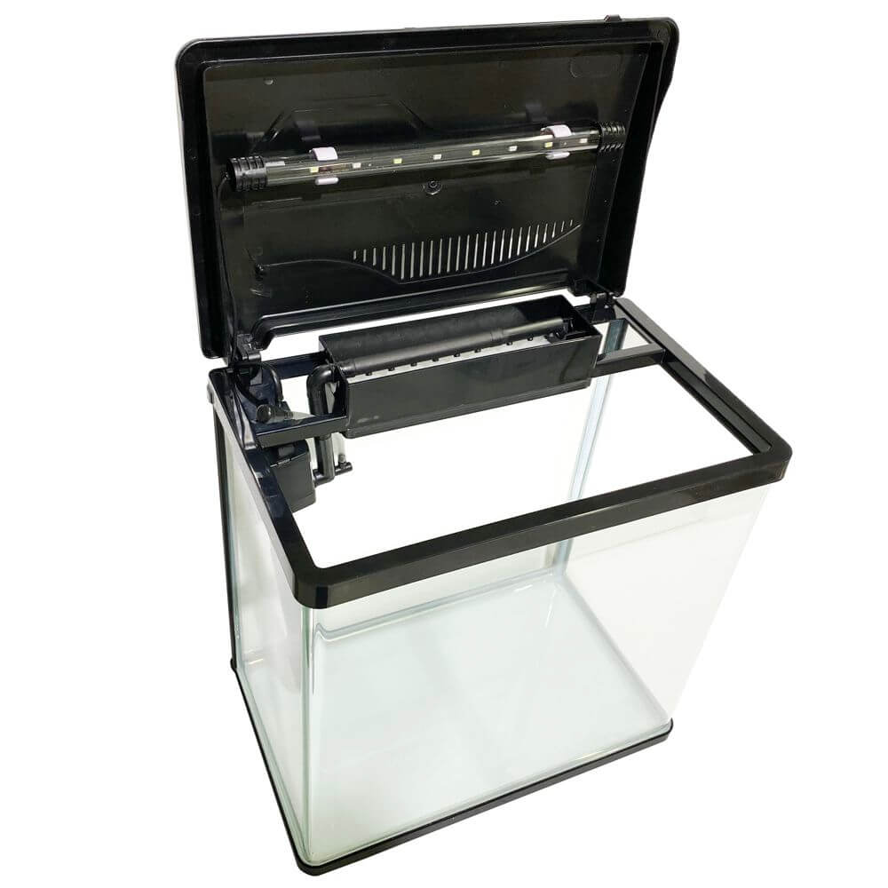 Acvariu 28 cm cu filtrare si iluminat LED 4 Acvariu 28 cm cu filtrare si iluminat LED Este un acvariu de vanzare complet cu filtrare si iluminat, un acvariu sticla rotund la colturi. Acvariu apa dulce de foarte buna calitate. Cu o transparenta excelenta datorita sticlei ultraclare ”Perfect Tank” este un acvariu deosebit, ce merita achizitionat. Geamul frontal si cele doua laterale sunt formate din aceasi bucata de sticla. Dotat cu un sistem de iluminare 7 X LED (4 X daylight + 3 bluelight). Acest tip de acvariu este unul din cele mai luminoase întâlnite la acvariile de aceste dimensiuni. Intrerupator ON/OFF pe cablul de alimentare al sistemului de iluminare. Sistem de filtrare on top 2,5W cu un debit de filtrare de 180 l/oră și material filtrant din pâslă filtrare bio-mecanică inclus. Un acvariu cu dimensiuni reduse ce se poate amplasa in lulte locuri. Dimensiunile exterioare ale acvariului: 28,5 cm (Lungime) x 18 cm (latime) x 31,5 cm (înălțime) Dimensiunile interioare ale acvariului: 27 cm (Lungime) x 16 cm (latime) x 25 cm (înălțime) Grosime geam: 4 mm. Volum total al acvariului: 16 litri. Culoare: negru. Acvariul are capacitatea unui volum real de maximum 10,5 litri de apă. Ghidul perfect pentru alegerea unui acvariu de 28 cm cu filtrare si iluminat led Introducere Alegerea unui acvariu nu este o sarcina usoara mai ales cand piata ofera o varietate atat de larga de optiuni. Un acvariu de 28 cm cu filtrare si iluminat LED reprezinta o optiune excelenta pentru cei care isi doresc un produs complet, gata de utilizare. Acest tip de acvariu combina estetica moderna cu functionalitatea, fiind perfect pentru orice incapere. Caracteristici principale Acest acvariu se distinge prin calitatea superioara a materialelor folosite. Sticla ultraclara a acestui model de acvariu Perfect Tank asigura o transparenta exceptionala. Forma rotunjita a colturilor adauga un plus de eleganta designului sau modern. Avantajele acvariului cu filtrare si iluminat LED Iluminatul LED nu doar ca imbunatateste aspectul estetic al acvariului, dar contribuie si la crearea unui mediu sanatos pentru pesti si asigura necesarul de lumina plantelor acvatice. Sistemul de filtrare inclus asigura mentinerea apei curate, esentiala pentru sanatatea locatarilor acvariului. De ce sa alegi acest acvariu? Un acvariu de vanzare complet ofera tot ce ai nevoie pentru a incepe aventura ta in lumea acvaristicii. Fie ca esti incepator sau un pasionat experimentat, acest acvariu iti va simplifica viata permitandu-ti sa te concentrezi pe partea cea mai placuta: ingrijirea pestilor sau aquascapingul. Cum sa ingrijesti acvariul Ingrijirea acestui acvariu este simpla, datorita sistemului eficient de filtrare si iluminatului LED. Este important sa urmaresti regulat calitatea apei si sa efectuezi mici schimburi de apa periodice pentru a mentine un mediu sanatos. Concluzie Achizitionarea unui acvariu apa dulce de calitate superioara, cum este modelul de 28 cm cu filtrare si iluminat LED, reprezinta o investitie intr-un hobby relaxant si educativ. Designul sau modern impreuna cu functionalitatile avansate face din acest acvariu alegerea perfecta pentru oricine doreste sa adauge un strop de natura in propria casa. Intrebari Frecvente Este acvariul potrivit pentru incepatori? Da, datorita echipamentului complet inclus. Ce tip de pesti pot tine in acest acvariu? Ideal pentru pesti de apa dulce de dimensiuni mici. Cat de des trebuie sa schimb apa? Recomandam schimbarea partiala a apei o data pe saptamana. Pot adauga plante in acvariu? Da, iluminatul LED sustine cresterea plantelor acvatice. Este usor de curatat acvariul? Da, datorita designului accesibil si sistemului de filtrare eficient.