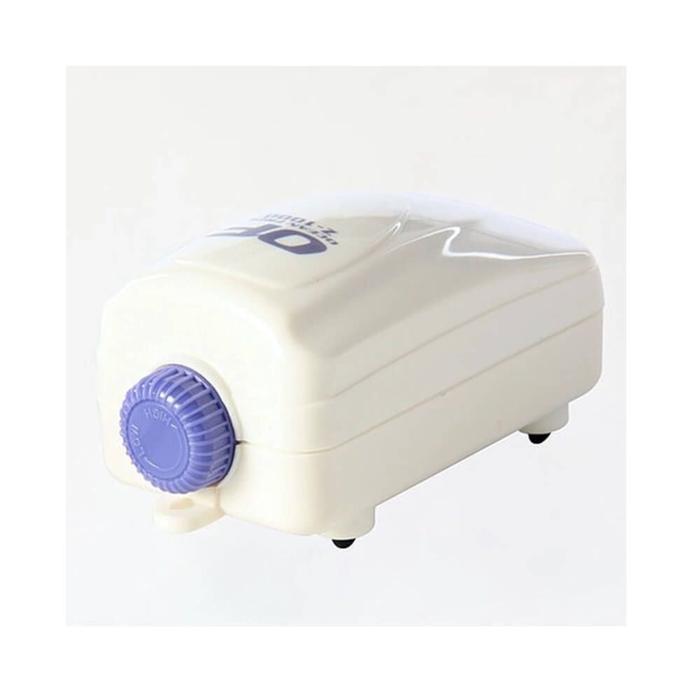 Pompa aer acvariu silentioasa Zero Noise cu o iesire 3 Pompa aer acvariu silentioasa Zero Noise cu o iesire pentru aerare acvarii, asigura oxigenare eficienta si fara zgomot. Pompa acvariu silentioasa. Pompa de aer acvariu silentioasa Zero Noise cu o iesire este alegerea perfecta pentru aerare acvarii fara zgomot. Aceasta pompa acvariu silentioasa asigura oxigenarea eficienta, fiind ideala pentru acvariile de toate dimensiunile. Daca esti in cautarea unei recomandari pentru pompa aer silentioasa, acest model produs de Ocean Free este solutia ideala. Este cea mai calitativa pompa aer cu o singura iesire din gama noastra de pompe aer pentru acvariu, garantand un nivel de zgomot redus in functionare, practic nu se aude in timpul functionarii, oferind un mediu linistit atat pentru tine, cat si pentru pestii tai. Beneficii principale: Pompa aer acvariu silentioasa: Functionare extrem de silentioasa, fara a deranja mediul din jurul acvariului. Pompa acvariu silentioasa: Asigura un nivel de zgomot extrem de redus, practic nu se aude in timpul functionarii. Aerare acvarii: Asigura oxigenarea necesara pentru un mediu acvatic sanatos. Recomandare pompa aer silentioasa: Produsul ideal pentru cei care cauta eficienta si liniste. Ocean Free: Marca de incredere, recunoscuta pentru calitatea si durabilitatea produselor sale. Caracteristici tehnice: Model: Z1000 (o iesire) Putere: 1,8 W Debit de aer: 72 litri / ora (1200 cc / min.) Dimensiuni: 14 cm (lungime) x 6,5 cm (latime) x 6,5 cm (inaltime) Alte avantaje: Debit de aer reglabil pentru a se adapta nevoilor acvariului tau. Componente de inalta calitate, durabile si eficiente. Consum de energie redus, fiind o solutie economica si ecologica. Alege pompa aer acvariu silentioasa Zero Noise cu o iesire pentru a te bucura de un acvariu bine oxigenat si fara zgomot. O pompa acvariu silentioasa recomandata de de clienti pentru performanta si calitatea sa.