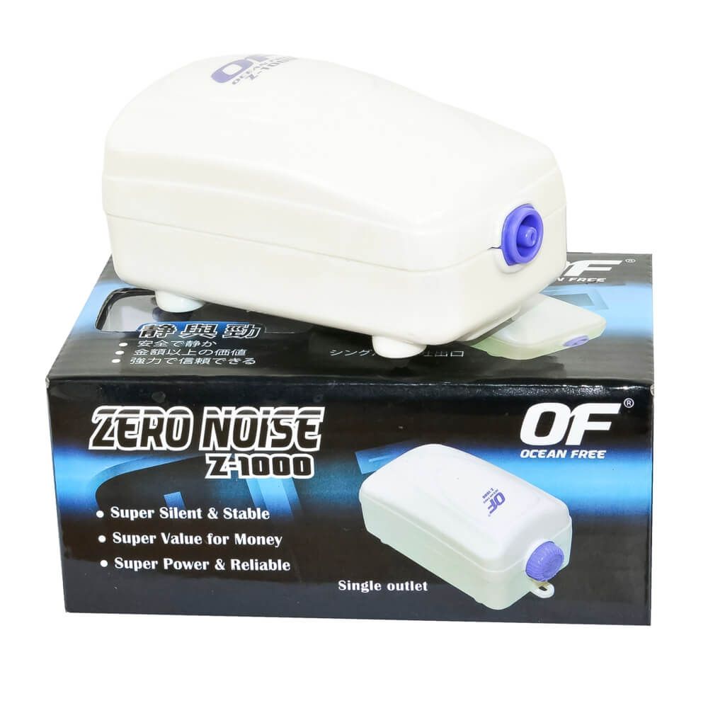 Pompa aer acvariu silentioasa Zero Noise cu o iesire 2 Pompa aer acvariu silentioasa Zero Noise cu o iesire pentru aerare acvarii, asigura oxigenare eficienta si fara zgomot. Pompa acvariu silentioasa. Pompa de aer acvariu silentioasa Zero Noise cu o iesire este alegerea perfecta pentru aerare acvarii fara zgomot. Aceasta pompa acvariu silentioasa asigura oxigenarea eficienta, fiind ideala pentru acvariile de toate dimensiunile. Daca esti in cautarea unei recomandari pentru pompa aer silentioasa, acest model produs de Ocean Free este solutia ideala. Este cea mai calitativa pompa aer cu o singura iesire din gama noastra de pompe aer pentru acvariu, garantand un nivel de zgomot redus in functionare, practic nu se aude in timpul functionarii, oferind un mediu linistit atat pentru tine, cat si pentru pestii tai. Beneficii principale: Pompa aer acvariu silentioasa: Functionare extrem de silentioasa, fara a deranja mediul din jurul acvariului. Pompa acvariu silentioasa: Asigura un nivel de zgomot extrem de redus, practic nu se aude in timpul functionarii. Aerare acvarii: Asigura oxigenarea necesara pentru un mediu acvatic sanatos. Recomandare pompa aer silentioasa: Produsul ideal pentru cei care cauta eficienta si liniste. Ocean Free: Marca de incredere, recunoscuta pentru calitatea si durabilitatea produselor sale. Caracteristici tehnice: Model: Z1000 (o iesire) Putere: 1,8 W Debit de aer: 72 litri / ora (1200 cc / min.) Dimensiuni: 14 cm (lungime) x 6,5 cm (latime) x 6,5 cm (inaltime) Alte avantaje: Debit de aer reglabil pentru a se adapta nevoilor acvariului tau. Componente de inalta calitate, durabile si eficiente. Consum de energie redus, fiind o solutie economica si ecologica. Alege pompa aer acvariu silentioasa Zero Noise cu o iesire pentru a te bucura de un acvariu bine oxigenat si fara zgomot. O pompa acvariu silentioasa recomandata de de clienti pentru performanta si calitatea sa.