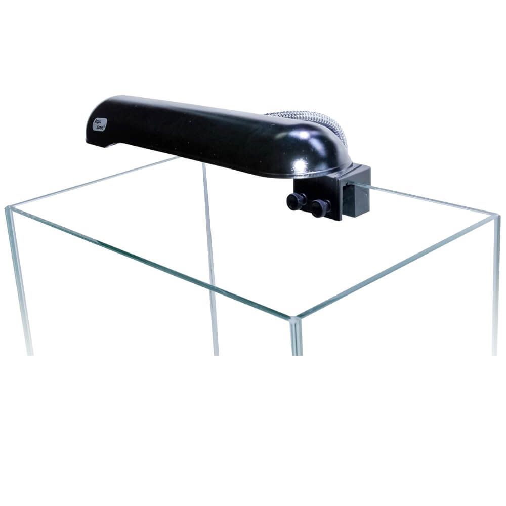 Lampa acvariu Aqua Zonic Clamping 7W neagra 4 Lampa acvariu Aqua Zonic Clamping 7W neagra – Lampa acvariu nano eficienta, perfecta pentru solutii iluminare acvariu moderne si economice. Lampa acvariu Aqua Zonic Clamping 7W neagra este o lampa acvariu nano proiectata pentru acvarii de pana la 30 litri, ideala pentru solutii de iluminare acvariu eficiente si economice. Caracteristici: Putere: 7W, cu spectru special de 6700K, asigurand o iluminare optima pentru plante si pesti. Dimensiuni unitate iluminare: 17,5 cm lungime, 5,8 cm latime, 3 cm inaltime. Culoare: Negru, pentru un aspect modern si elegant. Bec inclus: PL 7W 6700K. Prindere sigura: Se monteaza usor pe marginea acvariului cu un sistem propriu de fixare. Balast electronic: Dotat cu intrerupator pentru o utilizare simpla si rapida. Inaltimea minima la care se ridica lampa dupa montarea pe acvariu: 6,5 cm. Bec PL 7W 6700K inclus. Producator: Aqua Zonic Model: Universal Clamping Lamp 7W culoare neagra ( AL105 ). Beneficii: Iluminare eficienta: Interiorul reflectorizant reduce pierderile de lumina, oferind un iluminat puternic si uniform. Economica: Consum redus de energie, doar 7W. Design practic: Forma compacta si usoara se integreaza perfect in orice decor acvariu. Aplicatii: Aceasta lampa este ideala pentru acvariile de dimensiuni mici, unde este necesara o iluminare puternica si uniforma. Perfecta pentru acvarii cu plante si pesti exotici, lampa de acvariu Aqua Zonic Clamping 7W neagra imbunatateste aspectul si sanatatea mediului acvatic.