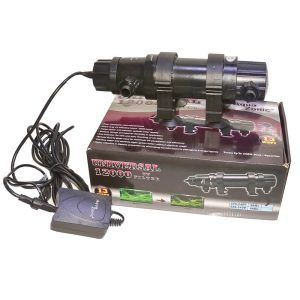 Lampa uv iaz si acvariu Aqua Zonic 13W, lampa uv bactericida ideala pentru filtre uv pentru iazuri si filtru uv acvariu, asigura apa limpede si curata. Lampa UV iaz si acvariu Aqua Zonic 13W este alegerea perfecta pentru pasionatii de acvaristica si detinatorii de iazuri. Aceasta lampa UV bactericida este esentiala pentru a mentine apa din acvarii si iazuri limpede si sanatoasa, prevenind dezvoltarea algelor si bacteriilor daunatoare. Combate si previne problemele legate de apa verde. Apa verde nu va mai aparea. Beneficiile utilizarii lampii UV Aqua Zonic 13W Lampa UV Aqua Zonic 13W este proiectata pentru a asigura o apa limpede in acvarii de pana la 1000 de litri si iazuri de pana la 12000 de litri. Cu o putere de 13W, aceasta lampa este eficienta in reducerea turbiditatii cauzate de algele verzi si bacterii, asigurand un mediu sigur pentru pesti si alte vietuitoare acvatice. Caracteristici ale lampii UV Aqua Zonic 13W Putere si eficienta: Cu o putere de 13W, lampa UV Aqua Zonic este ideala pentru acvarii si iazuri de diferite dimensiuni. Spectru UV de 250 nm: Lungimea de unda de 250 nm este eficienta in distrugerea algelor verzi si bacteriilor, contribuind la claritatea apei. Fara efecte secundare: Utilizarea acestei lampi UV nu prezinta riscuri pentru mediul acvatic, fiind complet sigura pentru pesti si plante. Reducerea riscului de infectii: Lampa scade semnificativ numarul total de germeni, reducand astfel riscul de infectii in acvarii si iazuri. Sistem de siguranta: Lampa este dotata cu un sistem de oprire automata pentru a preveni functionarea accidentala cand este deschisa. Usor de instalat: Cu un cablu de alimentare de 5 metri, instalarea este simpla si flexibila. Design robust: Fabricata din materiale de inalta calitate, lampa este durabila si rezistenta la utilizarea indelungata. De ce sa alegi lampa UV pentru iazuri si acvarii Aqua Zonic 13W? Alegerea unei lampi UV pentru iazuri si acvarii este esentiala pentru a mentine un mediu acvatic sanatos. Lampa UV Aqua Zonic 13W este o solutie eficienta si accesibila pentru filtrarea UV in iazuri si acvarii. Cu aceasta lampa, apa ramane limpede, iar pestii si plantele sunt protejati de bacterii si alge daunatoare. Pentru cei care cauta o lampa UV ieftina si eficienta, Aqua Zonic 13W este solutia ideala. Aceasta lampa UV bactericida asigura un mediu acvatic curat si sigur, imbunatatind calitatea vietii acvatice si aspectul vizual al acvariului sau iazului tau. Lampa UV iaz si acvariu Aqua Zonic 13W este perfecta pentru a te bucura de o apa limpede si sanatoasa in acvariul sau iazul tau. Lampa cu UV iaz si acvariu Aqua Zonic de 13W aduce numeroase avantaje folosita in iaz si in acvariu, printre care: Eliminarea algelor verzi: Lampa UV-C este extrem de eficienta in eliminarea algelor verzi care pot transforma apa verde intr-o masa tulbure si neatractiva. Razele UV-C distrug celulele algelor, mentinand apa limpede si curata. Reducerea bacteriilor si a parazitilor: Razele UV-C au capacitatea de a distruge bacteriile si parazitii prezenti in apa, reducand riscul de boli pentru pestii din acvariu sau iaz. Aceasta sterilizare imbunatateste sanatatea generala a pestilor si a altor vietuitoare acvatice. Imbunatatirea calitatii apei: Prin reducerea numarului de microorganisme daunatoare si a algelor, lampa UV- C contribuie la mentinerea unei calitati superioare a apei. Acest lucru este esential pentru un mediu sanatos in care pestii si plantele acvatice pot prospera. Reducerea mirosurilor neplacute: Eliminarea bacteriilor si a algelor ajuta la prevenirea dezvoltarii mirosurilor neplacute care pot aparea in acvarii sau iazuri neintretinute corespunzator. Mentenanta redusa: Prin utilizarea unei lampi UV-C, necesitatea schimbarii frecvente a apei si curatarea manuala a algelor este redusa semnificativ, facand intretinerea acvariului sau iazului mult mai usoara si mai eficienta. Compatibilitate cu diferite sisteme de filtrare: Lampa UV- C poate fi integrata usor in majoritatea sistemelor de filtrare existente, adaugand un nivel suplimentar de purificare fara a necesita modificari majore. Eficienta energetica: Majoritatea lampilor UV-C moderne sunt proiectate sa fie eficiente din punct de vedere energetic, oferind performante ridicate cu un consum redus de energie electrica. Siguranta: Lampile UV-C sunt echipate cu functii de siguranta care impiedica expunerea directa la radiatiile UV, protejand utilizatorii si animalele de efectele nocive ale razelor UV. Folosirea unei lampi UV-C in iaz si acvariu este o solutie excelenta pentru mentinerea unui mediu acvatic curat, sanatos si estetic placut, imbunatatind semnificativ bunastarea pestilor si reducand efortul necesar pentru intretinerea acestuia.