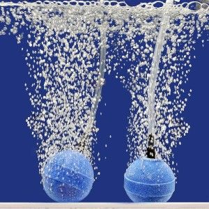 Piatra de bule de aer in acvariu sferica Ø 20 mm creeaza bule de aer in acvariu pentru un mediu echilibrat. Aceasta piatra aer acvariu se conecteaza simplu la accesorii pompa aer acvariu, asigurand un decor impresionant