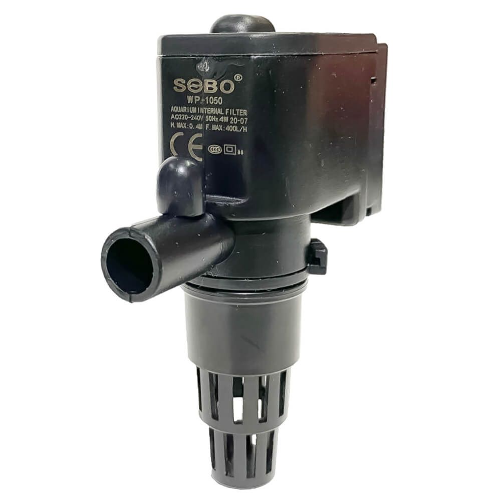 Pompa de apa pentru acvariu Mini Power Head 400 l/ora 4 Pompa de apa pentru acvariu cu debit max. de 400 l/h. Mini power head utilizat la acvarii, ca pompa de apa mini fantani arteziene, la filtrele de fund, filtre de burete etc. Cap pompa acvariu cu utilizari multiple. Materialele din care este fabricat acest produs garantează o durată de viață mare. Ușor de curățat și de întreținut. Acest mini power head ofera performante excelente, fiind potrivit pentru recircularea apei in acvariu si crearea de mici fluxuri de apa ca pompa de apa mini fantani arteziene. Beneficiaza de un design compact si eficienta energetica, asigurand un mediu curat si sanatos pentru pesti si plante acvatice. Detalii tehnice: Debit maxim: 400 l/h. Înălțimea maximă a coloanei de apă ridicată: 0,4 m. Consum electric: 4W. Dimensiuni: 7 cm (Lungime) x 3,3 cm (lățime) x 8,7 cm (înălțime inclusiv conul de absorbție). Diametrul exterior al ștuțului de evacuare a apei: 12 mm. Lungimea cablului de alimentare: 110 cm