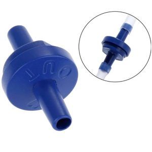 Valva unisens pentru acvariu aer si fluide este esentiala pentru protejarea pompei de aer. Aceasta supapa sens previne eficient refluxul apei pe furtunul de aer in pompa de aer in momentul in care aceasta nu functioneaza. Valva antiretur chiar si pentru apa in cazul in care este folosita la instalatiile umede. De asemenea se foloseste obligatoriu la instalatiile de fertilizare cu CO2. Practic acest dispozitiv este o valva antiretur de cea mai buna calitate si extrem de durabila. Se monteaza pe furtun cu diametrul de 4 pana la 6 mm ( furtunul de aer pentru acvariu ). Valva sens unic fabricata din plastic de inalta calitate, valva previne eficient refluxul apei in timpul unei intreruperi de curent, protejand astfel echipamentele sensibile. De asemenea aceasta valva antiretur permite utilizarea pompelor de aer pentru acvariu sub nivelul apei din acvariu impiedicand revenirea apei pe furtun. Valva este compatibila cu furtune de aer / apa cu diametrul de pana la 4mm, fiind usor de instalat intre pompa de aer si si difuzoarele de aer din acvariu. Supapa de sens pentru furtun de aerare si co2 este o supapa cu diafragma din plastic compacta de culoare albastra. Este proiectata inclusiv pentru sisteme de vid si de joasa presiune si necesita doar diferente de presiune foarte mici pentru a se deschide sau a se inchide. Designul compact si functionalitatea sigura fac din aceasta valva pentru pompa aer acvariu un accesoriu indispensabil pentru orice pasionat de acvaristica. Supapa de siguranta ce asigura protectie eficienta pentru pompa de aer. Pretul afisat este pentru o bucata. Caracteristici tehnice: Material: Plastic durabil Diametru compatibil: pana la 4 mm Culoare: Albastru Dimensiuni: Aproximativ 3.5 cm Compatibilitate: Supapa de siguranta poate fi folosita la orice tip standard de pompa de aer pentru acvariu Avantaje: Protectie: Permite un flux adecvat de aer si previne refluxul apei, protejand pompa de aer de eventuale daune. Instalare facila: Se monteaza pur si simplu pe traiectul furtunului de aer intre pompa de aer pentru acvariu si difuzorul de aer, fiind compatibila cu furtunul standard de 4 mm. Versatilitate: Permite amplasarea pompei de aer deasupra sau dedesubtul nivelului apei oferind flexibilitate maxima. Calitate superioara: Fabricata din materiale durabile, asigurand o utilizare pe termen lung. Utilizare: Valva unisens se monteaza pe furtunul de aer intre pompa de aer si difuzorul sau alt obiectiv din acvariu. Aceasta asigura ca in caz de oprire a pompei de aer apa nu va curge inapoi in pompa, prevenind astfel eventualele daune, scurgerea apei din acvariu, inundarea case si multe altele. Valva de siguranta pentru pompa de aer acvariu este compatibila cu majoritatea pompelor de aer disponibile pe piata, fiind un accesoriu indispensabil pentru protectia echipamentelor acvariului. Recomandari: Pentru o protectie optima, fiecare iesire a pompei de aer ar trebui sa fie dotata cu o valva unisens. In cazul pompelor cu doua iesiri, se recomanda utilizarea a doua valve unisens pentru a asigura o functionare corespunzatoare. Aplicatii: Acvarii: Protejeaza pompa de aer si echipamentele asociate de eventualele daune cauzate de refluxul apei. Magazine de articole de pescuit: Ideala pentru utilizarea in diverse aplicatii comerciale. Sisteme de microirigatie: Previne intoarcerea apei pe furtun si dezamorsarea circuitului. Valva unisens pentru acvariu aer si fluide este un accesoriu esential pentru a preveni intoarcerea apei si pentru a mentine functionarea optima a sistemului de aerare.