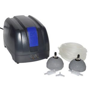 Sistem aerare complet acvariu / iaz, pompa aerare puternica, pompa aer dubla si pompa silentioasa. Ideala ca pompe de aer pentru iazuri si acvarii. Sistemul de aerare complet acvariu / iaz Ultrair Air Pump 1000 este o solutie ideala pentru aerarea optima a acvariilor si iazurilor tale. Acest sistem include o pompa de aerare puternica, silentioasa si dubla, asigurand o oxigenare excelenta si reducand riscul de epuizare a oxigenului. Caracteristici principale: Pompa aerare puternica: Ultrair Air Pump 1000 ofera un volum mare de aer, fiind perfecta pentru nevoile tale de aerare acvariu si iaz. Pompa silentioasa: Datorita structurii cu pereti dubli, aceasta pompa este mult mai silentioasa comparativ cu alte produse similare. Pompa aer dubla: Cu doua iesiri, aceasta pompa asigura o aerare puternica si eficienta, fiind ideala pentru multiple setari acvaristice si de iazuri. Accesorii incluse: Sistemul vine complet echipat cu 2 difuzoare de aer, 5 metri de furtun siliconic, 2 valve unisens si un teu ramificator de aer, pentru o instalare rapida si usoara. Reglaj flux de aer: Pompa este dotata cu un potentiometru pe cablul de alimentare, permitand reglarea precisa a fluxului de aer necesar. Performanta superioara: Adancimea maxima la care poate pompa aerul este de 1,5 metri, un avantaj clar fata de alte pompe similare disponibile pe piata. Functioneaza in intervalul de temperatura 5 – 40 grade Celsius, asigurand o performanta constanta in diverse conditii. Proiectata pentru utilizare in interior, poate fi folosita si pentru iazuri daca este protejata de praf si ploaie. Specificatii tehnice: Putere: 10 W Presiune maxima: 0,028 MPa Debit de aer: 2 x 500 L/H Dimensiuni: 19 cm (Lungime) x 14,3 cm (Latime) x 12 cm (Inaltime) Lungimea cablului de alimentare: 2,85 m Ultrair Air Pump 1000 este o alegere excelenta pentru pasionatii de acvaristica si proprietarii de iazuri care cauta o solutie fiabila si eficienta pentru aerarea apei. Cu un design robust si durabil, aceasta pompa de aer ofera o performanta superioara si un nivel redus de zgomot, fiind potrivita pentru utilizare continua. Instalarea si intretinerea sunt simplificate datorita accesoriilor incluse, iar functia de reglare a fluxului de aer permite ajustarea precisa a oxigenarii in functie de nevoile specifice ale mediului acvatic. Alege Sistemul de aerare complet acvariu / iaz Ultrair Air Pump 1000, o solutie robusta, eficienta si silentioasa, perfecta pentru aerarea mediului acvatic din acvarii sau iazuri.