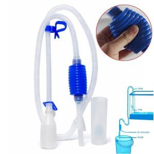 Aspirator nisip acvariu cu lungimea de 180 cm dotat cu para de amorsare. Aspirator substrat acvariu cu doua sorburi. Sorbul scurt este pentru aspirarea la suprafata. Celalalt mai lung permite atat sifonarea in adancime a substratului cat si a nisipului fin fara a-l trage pe furtun afara din acvariu.