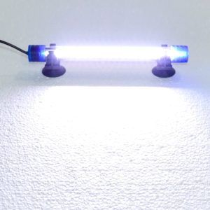 Lampa acvariu submersibila 20 cm cu lumina alba. Lampa acvariu ieftina, performanta si de calitate. Solutia optima iluminare acvariu ieftina si eficienta. Lampa acvariu submersibila ce poate constitui cea mai buna alternativa a instalatiei de iluminare acvariu a carui sistem vechi de iluminare nu mai functioneaza. Folosita inclusiv la lumini subacvatice. Lampa submersibila LED de calitate superioara. Consum scazut de energie electrica si durata mare de viata. Culoare: ALB DAYLIGHT. Lampa are 18 leduri albe de generatie recenta cu luminozitate ridicata si consum mic de energie electrica. Dimensiunile lampii: 20 cm (Lungime) x 1,8 cm (Diametru) Consum de energie electrica = numai 1 W. Lungimea cablului de alimentare = 117 cm. Solutia optima de a suplimenta lumina in acvariu sau de a inlocui vechiul sistem de iluminare. Gata de a fi pusa in functiune. Vine echipata cu intreaga instalatie electrica. Se poate monta in egala masura atat deasupra acvariului asigurand iluminatul acestuia cat si sub nivelul apei creand un spectacol de lumina deosebit. Se poate monta in iazuri si fantani arteziene pentru iluminatul nocturn. Ventuze pentru sistemul de prindere pe geam incluse. De asemenea pe langa iluminare acvariu poate ilumina diverse incinte, incaperi, rafturi, mobilier sau poate fi folosita in exterior pentru iluminarea spatiilor verzi, trotoare garduri si multe altele cu conditia ca transformatorul si stecherul sa fie ferite de contactul cu apa sau alti factori externi de risc.