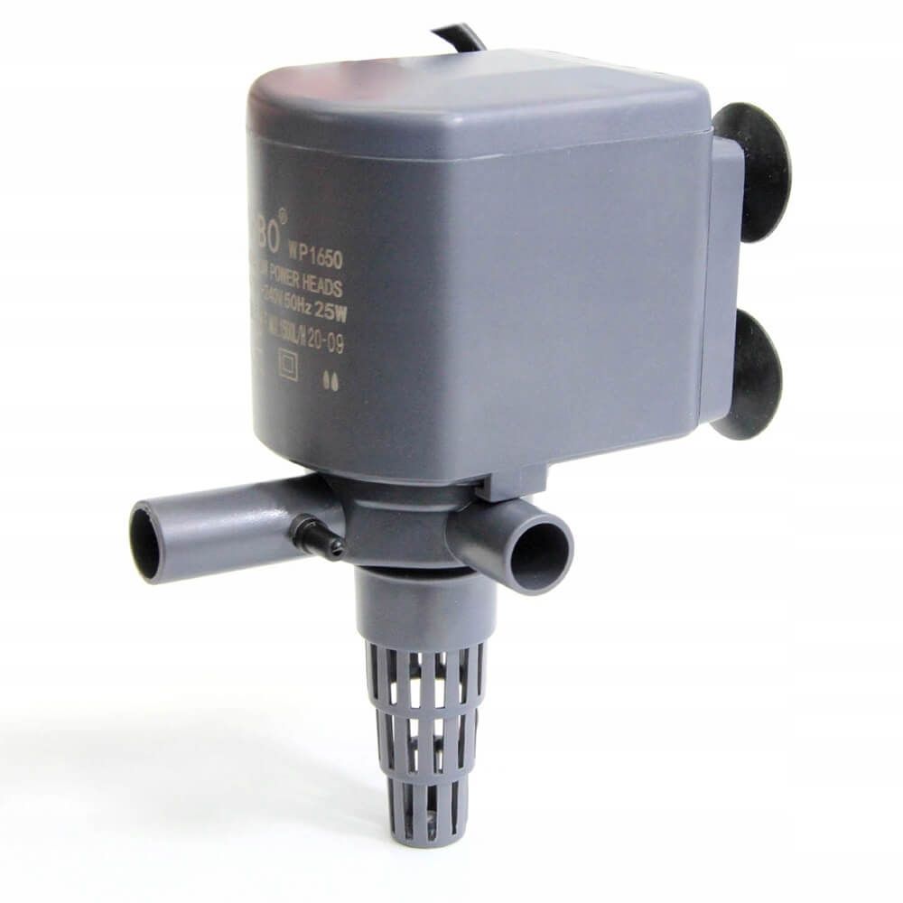 Pompa de apa 2800 litri/ora Powerhead 3 Pompa de apa 2800 l /h powerhead utilizabila ca pompa de apa submersibila, pompa recirculare apa acvariu, pompa arteziana sau pompa cascada. Pompa de apa cu debit de 2800 l/h Power Head este o alegere excelenta pentru diverse aplicatii acvatice. Aceasta pompa de apa submersibila este ideala pentru utilizare in acvarii, fantani arteziene, sisteme de recirculare a apei si cascade. Datorita debitului impresionant de 2800 litri pe ora, aceasta pompa satisface cerintele de apa ale multor proiecte acvatice. Beneficii si utilizari Pompa de apa submersibila: Pompa de apa 2800 l/h este perfecta pentru utilizarea submersibila, garantand o circulatie optima a apei in acvarii si alte medii acvatice. Pompa recirculare apa acvariu: Asigura o recirculare eficienta a apei in acvarii, mentinand un mediu sanatos pentru pesti si plante. Pompa arteziana: Ideala pentru fantani arteziene, aceasta pompa adauga un element decorativ atragator, creand un spectacol de apa fascinant. Pompa cascada: Utilizata pentru cascade, pompa asigura un flux constant de apa, accentuand frumusetea naturala a gradinii sau iazului tau. Caracteristici tehnice Debit maxim: 2800 l/h Inaltimea maxima a coloanei de apa: 2,00 m Consum electric / Putere: 35 W Dimensiuni: Lungime: 15,5 cm Latime: 6,8 cm Inaltime: 10,4 cm Inaltime inclusiv sorbul conic: 17 cm Diametrul exterior al stutului de evacuare a apei: 19 mm Diametrul exterior al gurii de absorbtie a apei: 32 mm Lungimea cablului de alimentare: 110 cm Avantaje Materiale durabile: Fabricata din materiale de foarte buna calitate, pompa are o durata de viata extinsa. Usor de intretinut: Designul simplu permite o curatare si intretinere rapida si usoara. Functie de admisie aer: In modul powerhead, pompa poate fi utilizata si cu functia de admisie aer, oferind versatilitate suplimentara. Pret pompa apa avantajos pentru un debit de 2800 litri/ora. Pompa de apa cu debit de 2800 litri/ora Power Head este solutia ideala pentru oricine cauta o pompa de apa submersibila fiabila, eficienta si versatila. Indiferent de necesitatile tale acvatice, aceasta pompa ofera performanta si durabilitate exceptionale.