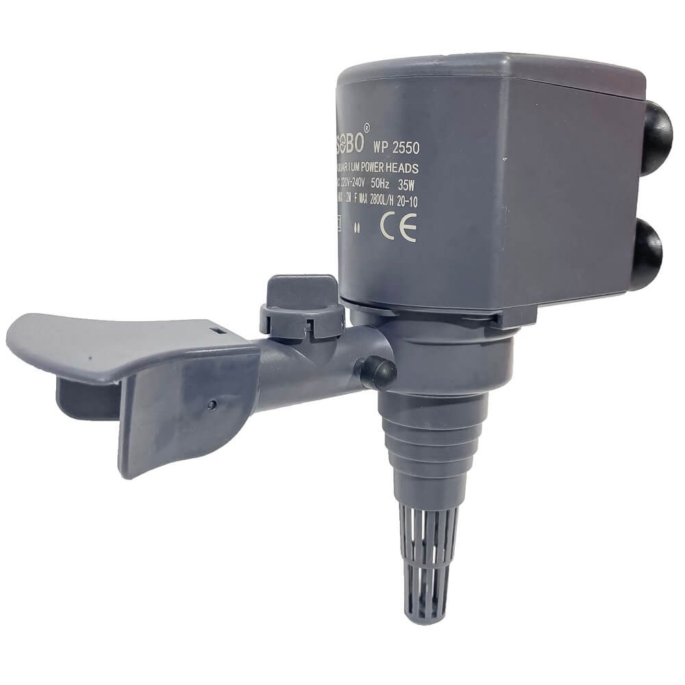 Pompa de apa 2800 litri/ora Powerhead 6 Pompa de apa 2800 l /h powerhead utilizabila ca pompa de apa submersibila, pompa recirculare apa acvariu, pompa arteziana sau pompa cascada. Pompa de apa cu debit de 2800 l/h Power Head este o alegere excelenta pentru diverse aplicatii acvatice. Aceasta pompa de apa submersibila este ideala pentru utilizare in acvarii, fantani arteziene, sisteme de recirculare a apei si cascade. Datorita debitului impresionant de 2800 litri pe ora, aceasta pompa satisface cerintele de apa ale multor proiecte acvatice. Beneficii si utilizari Pompa de apa submersibila: Pompa de apa 2800 l/h este perfecta pentru utilizarea submersibila, garantand o circulatie optima a apei in acvarii si alte medii acvatice. Pompa recirculare apa acvariu: Asigura o recirculare eficienta a apei in acvarii, mentinand un mediu sanatos pentru pesti si plante. Pompa arteziana: Ideala pentru fantani arteziene, aceasta pompa adauga un element decorativ atragator, creand un spectacol de apa fascinant. Pompa cascada: Utilizata pentru cascade, pompa asigura un flux constant de apa, accentuand frumusetea naturala a gradinii sau iazului tau. Caracteristici tehnice Debit maxim: 2800 l/h Inaltimea maxima a coloanei de apa: 2,00 m Consum electric / Putere: 35 W Dimensiuni: Lungime: 15,5 cm Latime: 6,8 cm Inaltime: 10,4 cm Inaltime inclusiv sorbul conic: 17 cm Diametrul exterior al stutului de evacuare a apei: 19 mm Diametrul exterior al gurii de absorbtie a apei: 32 mm Lungimea cablului de alimentare: 110 cm Avantaje Materiale durabile: Fabricata din materiale de foarte buna calitate, pompa are o durata de viata extinsa. Usor de intretinut: Designul simplu permite o curatare si intretinere rapida si usoara. Functie de admisie aer: In modul powerhead, pompa poate fi utilizata si cu functia de admisie aer, oferind versatilitate suplimentara. Pret pompa apa avantajos pentru un debit de 2800 litri/ora. Pompa de apa cu debit de 2800 litri/ora Power Head este solutia ideala pentru oricine cauta o pompa de apa submersibila fiabila, eficienta si versatila. Indiferent de necesitatile tale acvatice, aceasta pompa ofera performanta si durabilitate exceptionale.