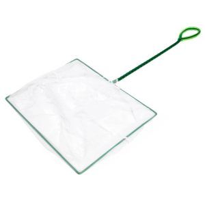 Minciog acvariu mare alb 25 cm Ocean Free, ideal minciog acvariu pesti mari. Plasa acvariu rezistenta, de buna calitate si usor de folosit. Minciogul acvariu mare alb 25 cm Ocean Free este perfect pentru acvaristi dedicati care au nevoie de o solutie eficienta pentru capturarea pestilor mari. Acest minciog acvariu pesti mari, cu plasa rezistenta si de inalta calitate, asigura o manipulare usoara si sigura a pestilor. Plasa fina si alba nu va rani pestii, fiind ideala pentru acvarii cu pesti exotici. Lungimea de 25 cm face din acest minciog un instrument esential pentru orice acvarist experimentat, care doreste sa captureze rapid si eficient pestii mari sau mici din acvariu. Designul ergonomic si dimensiunea optima permit capturarea pestilor cu usurinta, asigurand totodata confortul si siguranta acestora. Minciogul acvariu mare alb 25 cm Ocean Free este indispensabil pentru orice pasionat de acvaristica, oferind durabilitate, eficienta si siguranta in utilizare. Asigurati-va ca aveti acest minciog in colectia dvs. pentru a va facilita munca de intretinere a acvariului si pentru a proteja sanatatea pestilor dvs. Acest Minciog acvariu mare alb 25 cm Ocean Free este fabricat din materiale durabile si de inalta calitate, ceea ce il face rezistent la uzura si extrem de fiabil pe termen lung. Designul sau ergonomic si manerul confortabil ofera o prindere sigura si usurinta in manevrare. Acest minciog acvariu pesti mari permite capturarea pestilor fara stres sau efort suplimentar. De asemenea, plasa fina protejeaza pestii impotriva ranirilor, fiind ideala pentru toate tipurile de pesti, de la cei mici la cei mari. Acest instrument indispensabil pentru acvaristi garanteaza o manipulare delicata si eficienta a pestilor, contribuind astfel la intretinerea optima a acvariului.