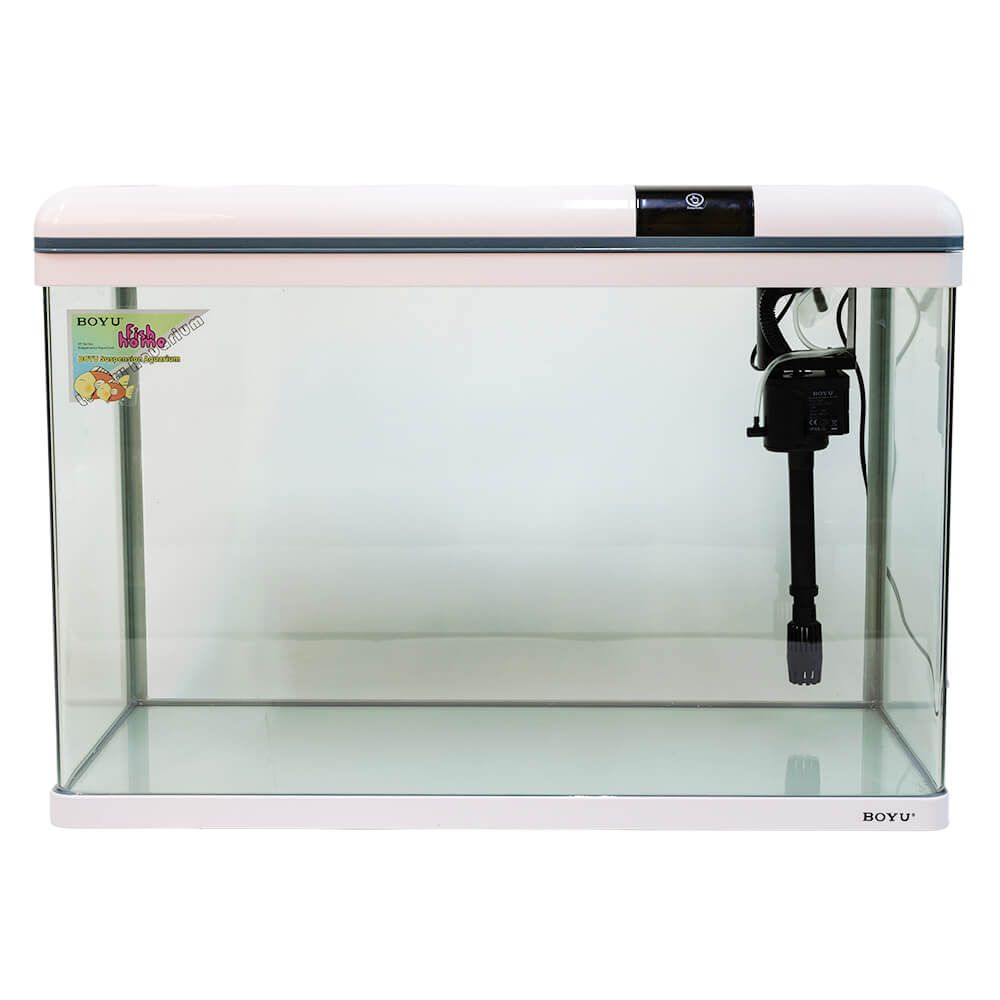 Acvariu Boyu alb cu margini curbate 128 litri XF-80 19 Acvariu Boyu alb cu un volum de 128 litri cu performante net superioare comparativ cu alte acvarii complet echipate. Model de acvariu led cu Smart Touch Control pentru o ușoară setare a sistemului de iluminare. Confecționat din sticlă clară. Colțurile frontale sunt curbate astfel că geamul din față și lateralele fac parte din aceeași foaie de sticlă. Avantajul este obținerea unei imagini mult mai clare și de efect a acvariului. Capacul și rama de la baza acvariului sunt confecționate din plastic ABS rezistent. Sistem de iluminare LED cu putere mărită de penetrare a luminii în masa apei pentru un iluminat corect, complet și cu un consum electric de numai 18W. Sistem de filtrare On-Top cu un debit de 960 litri pe oră și o putere electrică de 15W cu medii de filtrare propice pentru dezvoltarea bacteriilor benefice pentru filtrarea biologică și mecanică a apei. Sistem Smart Touch pentru controlul sistemului de iluminare cu mai multe moduri. Practic acest sistem permite controlul intensității luminii în acvariu. Dimensiuni exterioare ale acvariului: 80cm (Lungime) x 36,4cm (lățime) x 57cm (înălțime totală). Culoare: alb. Acvariul are capacitatea unui volum real de aproximativ 128 litri de apă. Material filtrant inclus: pad. Alimentarea se face la sistemul normal de energie electrică: 220 – 230 V / 50 Hz. Acvariu confecționat din sticlă cu capac din plastic. Compact și cu design inovativ.