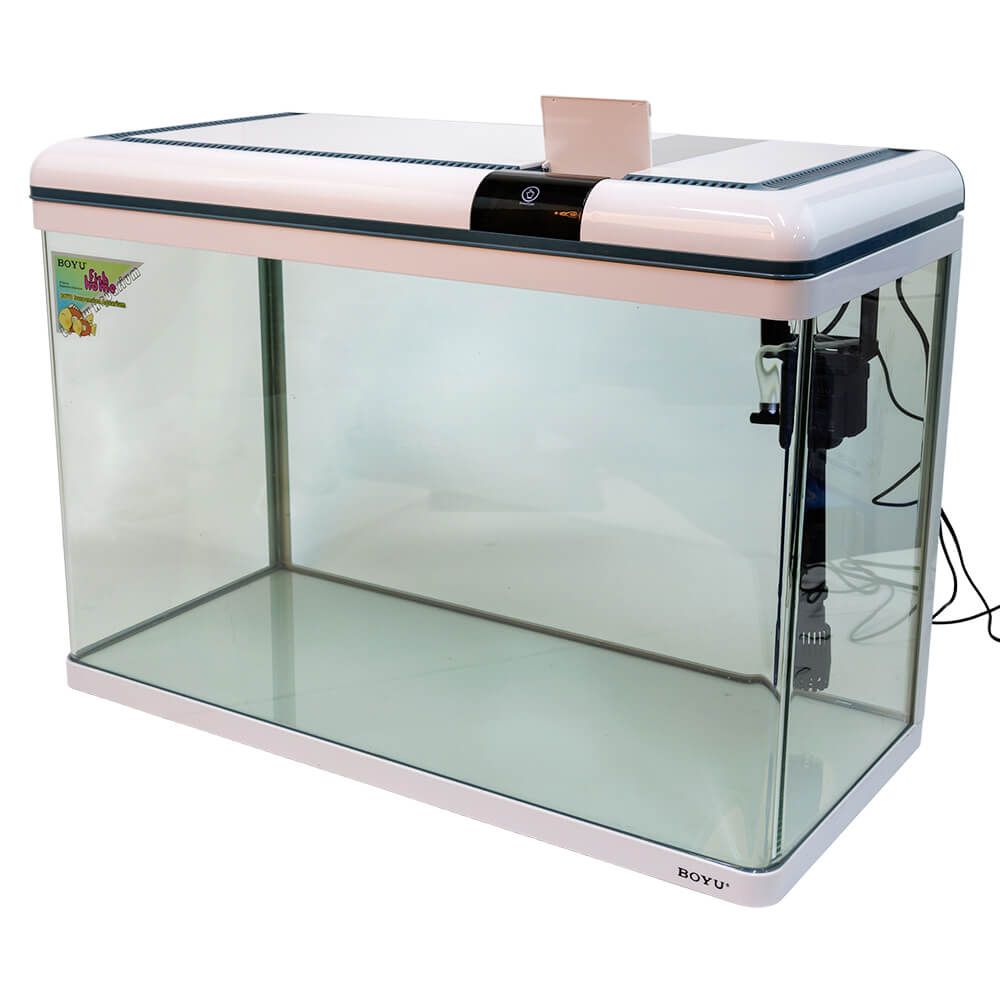 Acvariu Boyu alb cu margini curbate 128 litri XF-80 17 Acvariu Boyu alb cu un volum de 128 litri cu performante net superioare comparativ cu alte acvarii complet echipate. Model de acvariu led cu Smart Touch Control pentru o ușoară setare a sistemului de iluminare. Confecționat din sticlă clară. Colțurile frontale sunt curbate astfel că geamul din față și lateralele fac parte din aceeași foaie de sticlă. Avantajul este obținerea unei imagini mult mai clare și de efect a acvariului. Capacul și rama de la baza acvariului sunt confecționate din plastic ABS rezistent. Sistem de iluminare LED cu putere mărită de penetrare a luminii în masa apei pentru un iluminat corect, complet și cu un consum electric de numai 18W. Sistem de filtrare On-Top cu un debit de 960 litri pe oră și o putere electrică de 15W cu medii de filtrare propice pentru dezvoltarea bacteriilor benefice pentru filtrarea biologică și mecanică a apei. Sistem Smart Touch pentru controlul sistemului de iluminare cu mai multe moduri. Practic acest sistem permite controlul intensității luminii în acvariu. Dimensiuni exterioare ale acvariului: 80cm (Lungime) x 36,4cm (lățime) x 57cm (înălțime totală). Culoare: alb. Acvariul are capacitatea unui volum real de aproximativ 128 litri de apă. Material filtrant inclus: pad. Alimentarea se face la sistemul normal de energie electrică: 220 – 230 V / 50 Hz. Acvariu confecționat din sticlă cu capac din plastic. Compact și cu design inovativ.