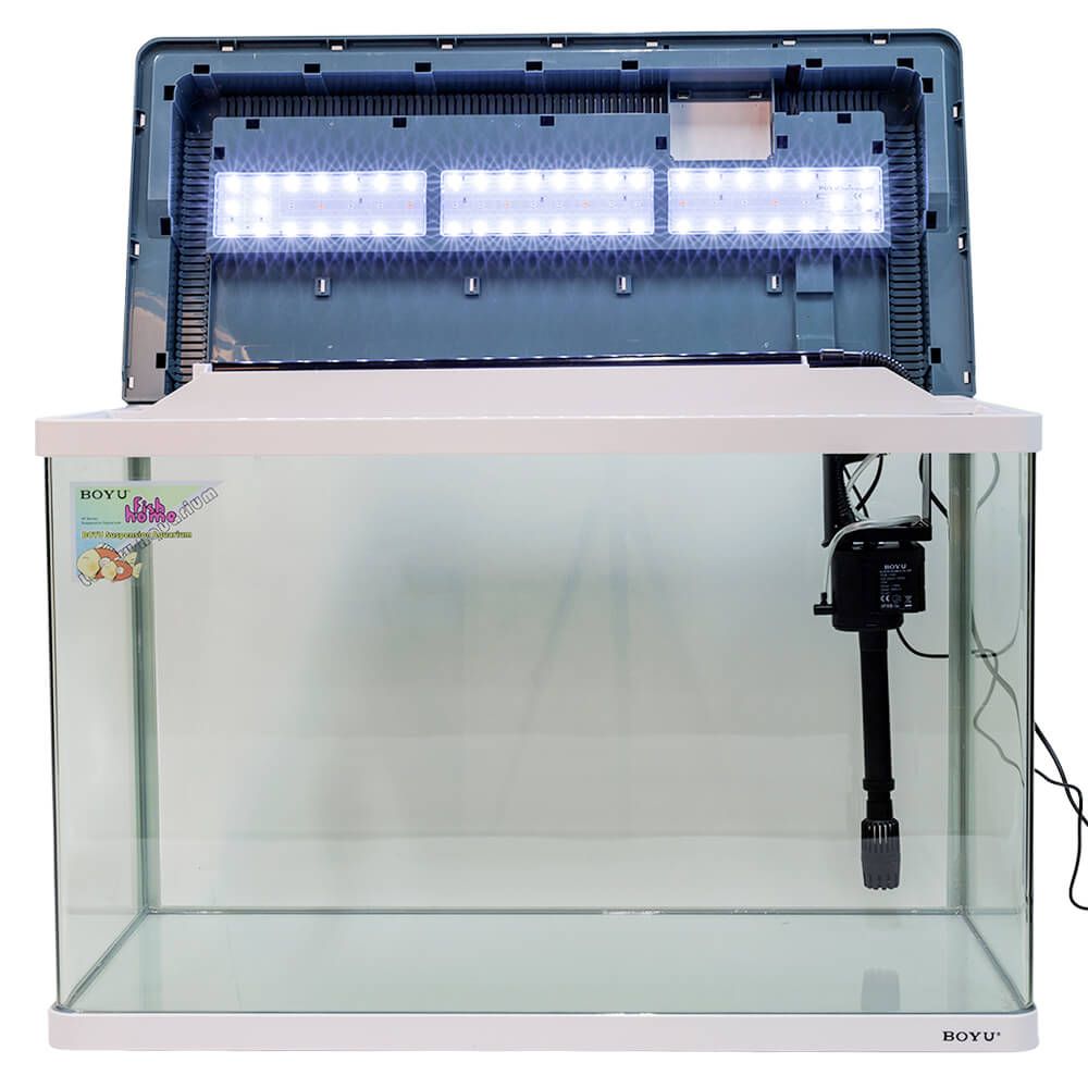 Acvariu Boyu alb cu margini curbate 128 litri XF-80 14 Acvariu Boyu alb cu un volum de 128 litri cu performante net superioare comparativ cu alte acvarii complet echipate. Model de acvariu led cu Smart Touch Control pentru o ușoară setare a sistemului de iluminare. Confecționat din sticlă clară. Colțurile frontale sunt curbate astfel că geamul din față și lateralele fac parte din aceeași foaie de sticlă. Avantajul este obținerea unei imagini mult mai clare și de efect a acvariului. Capacul și rama de la baza acvariului sunt confecționate din plastic ABS rezistent. Sistem de iluminare LED cu putere mărită de penetrare a luminii în masa apei pentru un iluminat corect, complet și cu un consum electric de numai 18W. Sistem de filtrare On-Top cu un debit de 960 litri pe oră și o putere electrică de 15W cu medii de filtrare propice pentru dezvoltarea bacteriilor benefice pentru filtrarea biologică și mecanică a apei. Sistem Smart Touch pentru controlul sistemului de iluminare cu mai multe moduri. Practic acest sistem permite controlul intensității luminii în acvariu. Dimensiuni exterioare ale acvariului: 80cm (Lungime) x 36,4cm (lățime) x 57cm (înălțime totală). Culoare: alb. Acvariul are capacitatea unui volum real de aproximativ 128 litri de apă. Material filtrant inclus: pad. Alimentarea se face la sistemul normal de energie electrică: 220 – 230 V / 50 Hz. Acvariu confecționat din sticlă cu capac din plastic. Compact și cu design inovativ.