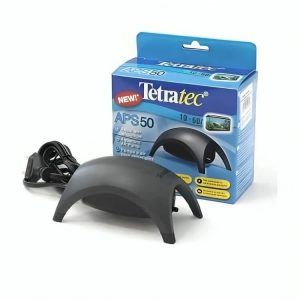 Pompa aer acvariu Tetratec APS50, pompa aer acvariu silentioasa. Pompa oxigenare acvariu ideala pentru acvarii mici si medii. Pompa aer acvariu Tetratec APS50 este solutia perfecta pentru oxigenarea acvariilor mici si medii, avand un design unic si tehnologie avansata. Aceasta pompa de aer acvariu asigura un debit maxim de 50 litri pe ora si este extrem de silentioasa datorita camerelor fonoabsorbante si picioruselor de cauciuc care atenueaza vibratiile. Cu o putere de doar 2,0W, Pompa de aer acvariu Tetratec APS50 este eficienta energetic si fiabila. Este ideala pentru acvarii cu un volum cuprins intre 10 si 60 de litri. Pompa include un robinet pentru reglarea debitului de aer, permitand ajustarea fluxului de aer pentru a crea un mediu optim pentru pesti. Fabricata in Germania de Tetra, aceasta pompa oxigenare acvariu garanteaza performanta si durabilitate. Alegand pompa de aer acvariu Tetratec APS50, va asigurati ca acvariul dumneavoastra beneficiaza de o aerare excelenta si silentioasa, mentinand astfel sanatatea si bunastarea pestilor. Caracteristici tehnice: Capacitate acvariu: 10 – 60 litri Debit maxim: 50 litri / ora Putere: 2,0 W Numar iesiri: 1 Numar robineti control debit: 1 Alegeti pompa aer acvariu Tetratec APS50 pentru o aerarea eficienta si silentioasa a acvariului dumneavoastra.