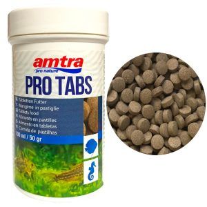 Hrana pesti tablete Amtra Pro Tabs, perfecta ca hrana pesti sanitari si hranire pe fundul apei, asigura nutritie completa si echilibrata. Aceasta formula premium este special conceputa pentru pestii tropicali care se hranesc de pe substratul acvariului, precum Corydoras, Botia, pestii ventuza (Plecostomus, Ancistrus) si alte specii similare. Fiecare tableta se scufunda rapid, oferind acces facil la hrana chiar si pentru pestii care prefera sa se hraneasca in zonele inferioare ale acvariului.