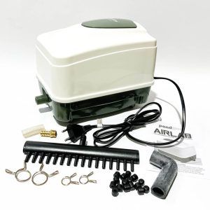 Suflanta de aer cu membrane, compresor 105 l/min, ideala ca pompa oxigenare iaz, aerator fosa septica si compresor acvarii. Silentioasa si durabila Suflanta de aer cu membrane compresor 105 l pe min este solutia perfecta pentru aerarea eficienta a iazurilor, acvariilor si foselor septice. Acest compresor de aer multifunctional este proiectat sa asigure un debit constant si generos de aer, cu un consum redus de energie electrica, oferind astfel un echilibru optim intre performanta si eficienta energetica. Caracteristici principale: Suflanta de aer cu membrane cu un debit de 105 litri pe minut, ideala pentru diverse aplicatii de aerare. Pompa oxigenare iaz, asigurand oxigenarea necesara pentru un mediu acvatic sanatos. Aerator fosa septica eficient, contribuind la descompunerea eficienta a deseurilor si la prevenirea mirosurilor neplacute. Compresor acvarii silentios si durabil, potrivit pentru acvarii de toate dimensiunile. Acest produs se remarca prin nivelul redus de zgomot si vibratii, datorita designului sau avansat care minimizeaza disconfortul sonor. Fabricat din materiale de inalta calitate, suflanta de aer cu membrane este robusta si durabila, asigurand o durata lunga de exploatare. Detalii tehnice: Debit total de aer emis: 105 litri / minut. Presiune: 0,048 MPa. Consum energie electrica: 60 W. Dimensiuni: 27 cm (Lungime) x 17 cm (Latime) x 21 cm (Inaltime). Utilizari multiple: Pompa de aer pentru acvarii Pompa de aer pentru iazuri Suflanta pentru fose septice Statia de epurare a apelor uzate Avantaje: ​ Aerare puternica si constanta pentru un mediu acvatic sanatos. Design ce reduce zgomotul si vibratiile, pentru o functionare linistita. Corp si mecanisme rezistente si durabile, fabricate din materiale de calitate superioara. Consum redus de energie, economisind resurse pe termen lung. Investind in Suflanta de aer cu membrane compresor 105 l pe min te asiguri ca ai o solutie fiabila si eficienta pentru aerarea iazurilor, acvariilor si foselor septice. Acest compresor de aer multifunctional te ajuta sa mentii un mediu acvatic curat si sanatos, contribuind la bunastarea pestilor si plantelor acvatice.