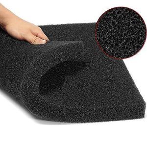 Burete de filtrare negru 100x100x5 cm – filtre burete iaz, prefiltru burete, filtru burete iaz si acvariu pentru filtrare eficienta. Pentru pasionatii de acvaristica si proprietarii de iazuri, mentinerea calitatii apei este esentiala pentru sanatatea vietuitoarelor si claritatea mediului acvatic. Acest buretele de filtrare negru 100x100x5 cm este solutia ideala, oferind performante excelente de filtrare mecanica si biologica. Datorita dimensiunilor generoase si materialului de calitate, acest burete este potrivit pentru o gama larga de aplicatii, fie ca este folosit in acvarii, iazuri decorative sau sisteme de filtrare personalizate.