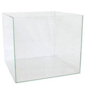 Acvariu Ocean Free 25*20*25CM (12,5litri) de o calitate impecabila cu un volum de 12,5 litri confectionat din geam cristal ultraclar.  Toate muchiile geamurilor din care este construit acvariul sunt slefuite profesional.  Realizat impecabil in fabrica specializata in constructia acvariilor.  Dimensiuni:  Lungime: 25 cm, latime: 20 cm, inaltime: 25 cm.   Silicon transparent. Geam cu grosimea de 4 mm.
