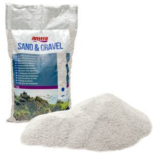 Cuart alb acvariu, nisip alb acvariu de calitate, perfect ca nisip cuartos si substrat acvariu pentru decor, plante, pesti, inclusiv ciclide. Acest substrat acvariu premium, disponibil in cantitatea de 5 kg si cu granulatie de 1 mm, reprezinta alegerea perfecta pentru orice tip de acvariu, fie ca este plantat, cu ciclide sau alte specii de pesti. Din cuart natural alb, acest nisip alb acvariu imbina aspectul estetic cu functionalitatea, contribuind la un mediu sanatos si echilibrat pentru vietuitoarele tale acvatice. Cuart alb acvariu – Caracteristici Granulatie fina si uniforma (1 mm): Dimensiunea optima a particulelor asigura un substrat acvariu uniform si stabil, perfect pentru plantare si decor. Material natural de calitate superioara: Realizat din cuart alb 100% natural, acest produs nu contine substante toxice si nu elibereaza poluanti in apa. Aspect estetic deosebit: Culoarea alba ofera un fundal elegant, punand in valoare culorile pestilor, plantelor si altor decoratiuni din acvariu. Sigur pentru vietuitoarele acvatice: Fara muchii ascutite, acest nisip cuartos protejeaza pestii si nevertebratele de posibile rani. Rol in filtrarea biologica: Textura nisipului permite stabilirea bacteriilor benefice nitrofore, care contribuie la mentinerea calitatii apei in acvariu. Nisip alb acvariu – Beneficii ale utilizarii Aspect estetic imbunatatit: Cuartul alb adauga o nota de eleganta si luminozitate, facand acvariul tau sa arate impecabil. Mediu sanatos pentru vietuitoare: Substratul este neutru din punct de vedere al pH-ului si complet sigur pentru pestii si plantele din acvariu. Functionalitate excelenta: Granulatia fina asigura stabilitate plantelor si un mediu confortabil pentru pestii care prefera substraturile naturale. Versatilitate: Acest nisip poate fi utilizat atat in acvarii plantate, cat si in cele cu ciclide sau alte specii de pesti. Durabilitate: Rezistent la mediul inconjurator si CO2, nisipul alb de cuart isi pastreaza proprietatile in timp, fara a se degrada sau a elibera substante nocive. Aplicatii ale cuartului alb acvariu Substrat acvariu pentru plante: Ideal pentru acvariile plantate, oferind stabilitate radacinilor si un suport optim pentru dezvoltarea plantelor acvatice. Acvarii cu ciclide: Perfect pentru ciclidele care prefera substraturi fine si naturale. Granulatia de 1 mm ofera confort si un aspect realist. Decoratiuni interioare: Poate fi utilizat si in alte proiecte de amenajare interioara, cum ar fi gradinile Zen, ghivecele de flori sau aranjamentele decorative. Alei si spatii verzi: Datorita aspectului sau natural si texturii fine, nisipul poate fi folosit si in amenajari exterioare. Turnari de mozaic: Ofera o baza uniforma si estetica pentru proiectele de design artistic sau industrial.