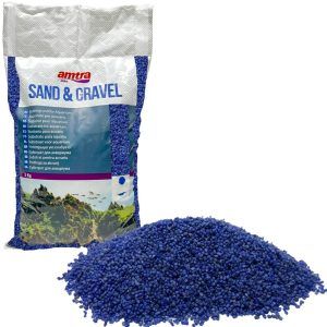 Pietris albastru decorativ 3mm, substrat albastru acvariu, ideal pentru decor, pesti si plante. Perfect ca pietris acvariu colorat, punga 5kg. Daca iti doresti un substrat albastru acvariu de calitate premium, acest pietris albastru decorativ este alegerea perfecta pentru acvariul tau. Cu granulatie de 3 mm si o culoare intensa si vibranta, acest pietris decorativ imbina estetica deosebita cu functionalitatea, asigurand un mediu ideal pentru pesti, plante si nevertebrate.