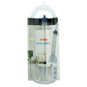 Aspirator apa acvariu Amtra 48 cm, ideal pentru curatare substrat acvariu. Descopera gama noastra de aspiratoare de acvariu. Curata eficient substratul acvariului. Diametrul furtunului: interior: 16 mm / exterior: 18 mm. Aspirator apa acvariu Amtra 48 cm, ideal pentru curatare substrat acvariu Introducere In acvaristica mentinerea unui mediu sanatos si curat pentru locuitorii din acvariu este esentiala. Sa fie realizata o buna curatare substrat acvariu este o parte cruciala a acestui proces, iar aspiratorul de apa Amtra 48 cm vine sa usureze aceasta sarcina, oferind o solutie eficienta si usor de utilizat. Este un produs premium ce face parte din gama noastra de aspiratoare de acvariu. Ce este Aspiratorul de apa Amtra 48 cm Aspiratorul Amtra 48 cm este un instrument dedicat curatarii substratului acvariilor proiectat pentru a indeparta deseurile acumulate si pentru a asigura un mediu sanatos locuitorilor acvariului. Cu o inaltime de 48 cm, este ideal pentru acvarii de dimensiuni medii, avand un design unic care optimizeaza absorbtia apei si eliminarea eficienta a deseurilor din substrat. Beneficiile utilizarii Aspiratorului Amtra 48 cm Utilizarea acestui aspirator aduce multiple avantaje: Curatarea eficienta a substratului: Indeparteaza deseurile fara a perturba excesiv mediul acvatic. Usurinta scoaterii apei din acvariu: Designul sau specializat permite o evacuare rapida si controlata a apei. Cum functioneaza Aspiratorul Amtra 48 cm Prin intermediul unui mecanism simplu si dar eficient aspiratorul creeaza un efect de sifon care aspira apa si deseurile din substrat. Dinamica sa unica de absorbtie face procesul nu doar eficient, dar si minim invaziv pentru ecosistemul acvatic. Instructiuni de utilizare Pentru a obtine cele mai bune rezultate: Pregatirea aspiratorului: Asigurati-va ca este complet asamblat conform instructiunilor. Pasii efectivi de curatare: Incepeti prin a plasa tubul in substrat si permiteti apei sa curga prin el, indepartand deseurile acumulate.