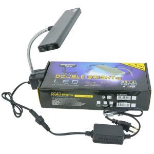 Sistem led iluminare acvariu Super Slim 24+4 G2, ideal pentru iluminare acvarii pana in 50 litri. O solutie eficienta si economica pentru acvariul tau. Sistemul led iluminare acvariu Super Slim 24+4 G2 este un produs de ultima generatie, ideal pentru iluminarea acvariilor de pana in 60 litri. Acest sistem led iluminare acvariu ofera doua moduri de iluminare: daylight 10000K (24 leduri) pentru o lumina naturala si actinic blue (4 leduri) pentru a intensifica culorile pestilor si plantelor. Cele doua moduri pot fi controlate separat, fiecare avand propriul intrerupator lateral. Lampa pentru iluminare acvarii puternica cu leduri de ultima generatie foarte luminoase si cu o putere mare de penetrare in masa apei. Design subtire si consum mic de energie electrica ( numai 6,72 W ) . Lampa se monteaza pe marginea acvariului pe suprafete cu grosimea maxima de 14 mm. Sistem led iluminare acvariu la care focalizarea luminii se poate realiza cu usurinta prin fixarea lampii in orice pozitie. Caracteristici: Design subtire: Se potriveste perfect pe marginile acvariului, avand un design compact si modern. Consum redus de energie: Cu doar 6,72 W, acest sistem led iluminare acvariu este eficient energetic, reducand costurile de electricitate. Montaj simplu: Se fixeaza usor pe acvarii cu grosimi de pana la 14 mm, permitand o pozitionare flexibila a luminii. Dimensiunile partii superioare a lampii ( a unitatii de iluminare ): 23 cm (Lungime) x 5 cm (latime) x 1 cm (grosime). Beneficii: Lumina puternica: Asigura o iluminare adecvata pentru cresterea plantelor si evidentierea pestilor. Dualitate in iluminare: Cele doua moduri de iluminare permit adaptarea luminii in functie de nevoile acvariului. Aplicatii: Lampa iluminare acvarii recomandata pentru acvarii de pana la 50 litri, ideala pentru pasionatii de acvaristica care cauta o solutie de iluminare moderna si eficienta.