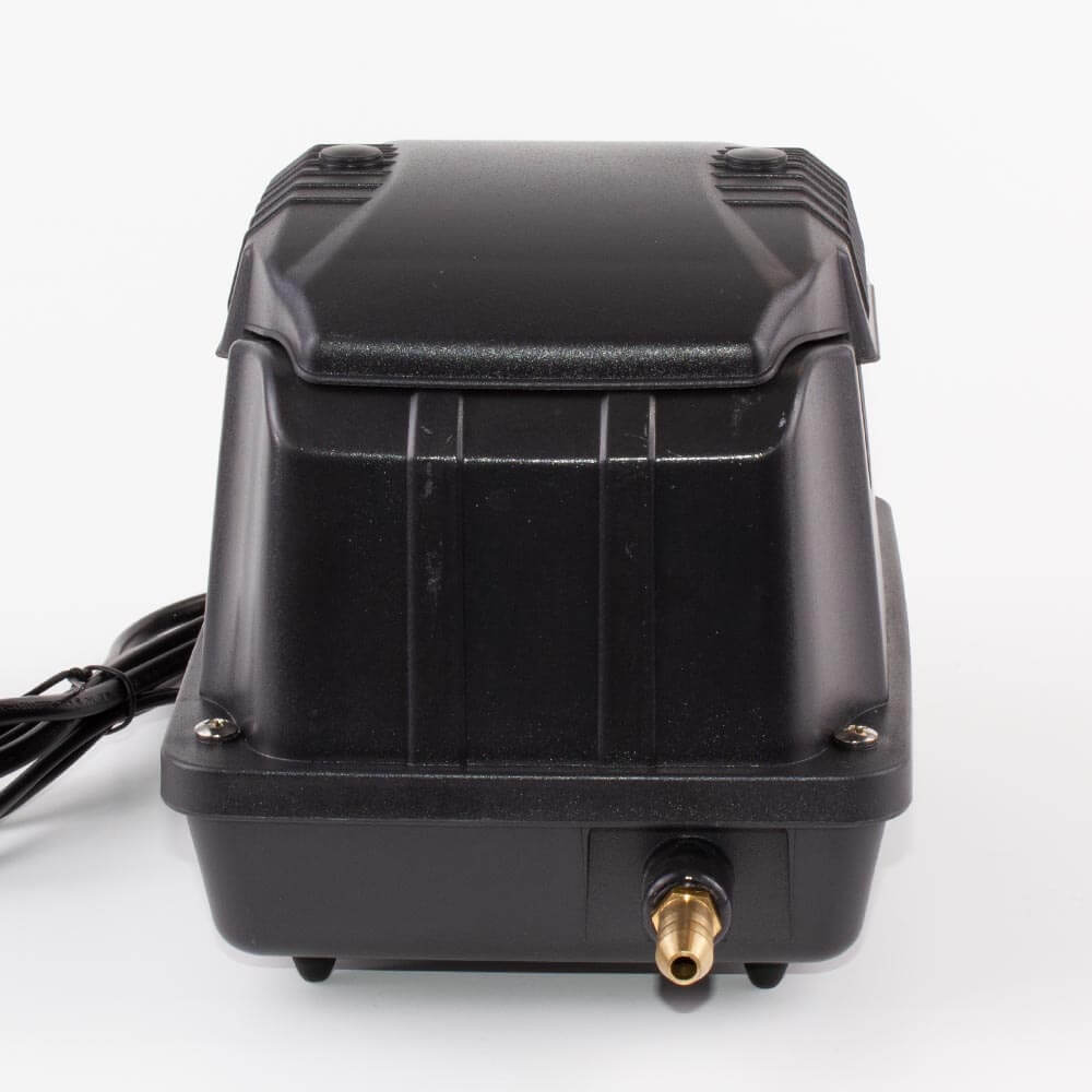 Aerator apa Boyu 40 litri/minut SES-40 4 Aerator apa Boyu 40 litri/minut SES-40, compresor aerare eficient pentru oxigen in masa apei, ideal pentru acvarii si iazuri. Aeratorul apa Boyu 40 litri/minut SES-40 este solutia ideala pentru acvarii si iazuri, asigurand un nivel optim de oxigen in masa apei. Acest compresor aerare este vital pentru sanatatea vietuitoarelor acvatice, fiind proiectat pentru a functiona continuu fara a necesita intretinere speciala. Caracteristici principale: Debitul de aer: 40 litri/minut, perfect pentru oxigenarea apei in acvarii si iazuri. Presiune: 0,03 MPa, asigurand o oxigenare eficienta. Consum electric: 30 W, oferind performanta cu un consum redus de energie. Dimensiuni: 275 x 167 x 176 mm, compact si usor de integrat in orice spatiu. Materiale de inalta calitate: Carcasa interioara din aluminiu pentru durabilitate si performanta. Silentios: Dotat cu un sistem de absorbtie a zgomotului pentru o functionare lina si fara deranj. Specificații suplimentare: Model: SES-40 Certificari: CE, IPX-4, TÜV SÜD, GS Voltaj: 220 – 240 V Avantajele utilizarii aeratorului Boyu SES-40: Oxigenare constanta: Debit mare de 40 litri pe minut, ideal pentru a mentine un nivel adecvat de oxigen in apa. Durabilitate: Fabricat din materiale de inalta calitate, rezistent si fiabil pentru utilizare pe termen lung. Functionare silentioasa: Sistemul de absorbtie a zgomotului asigura o operare fara zgomot deranjant. Intretinere minima: Proiectat pentru a functiona non-stop fara a necesita ungere sau intretinere speciala. Recomandari de utilizare: Aeratorul apa Boyu SES-40 este ideal pentru: Acvarii: Asigura oxigenul necesar pestilor si altor vietuitoare acvatice. Iazuri: Mentine un nivel optim de oxigen in apa, esential pentru sanatatea pestilor si a plantelor. Fose septice: Poate fi folosit si pentru aerarea foselor septice, imbunatatind eficienta acestora. Alege Aerator apa Boyu 40 litri/minut SES-40 pentru a te bucura de un mediu acvatic sanatos si echilibrat, cu un produs fiabil si eficient, care asigura o oxigenare perfecta a apei.