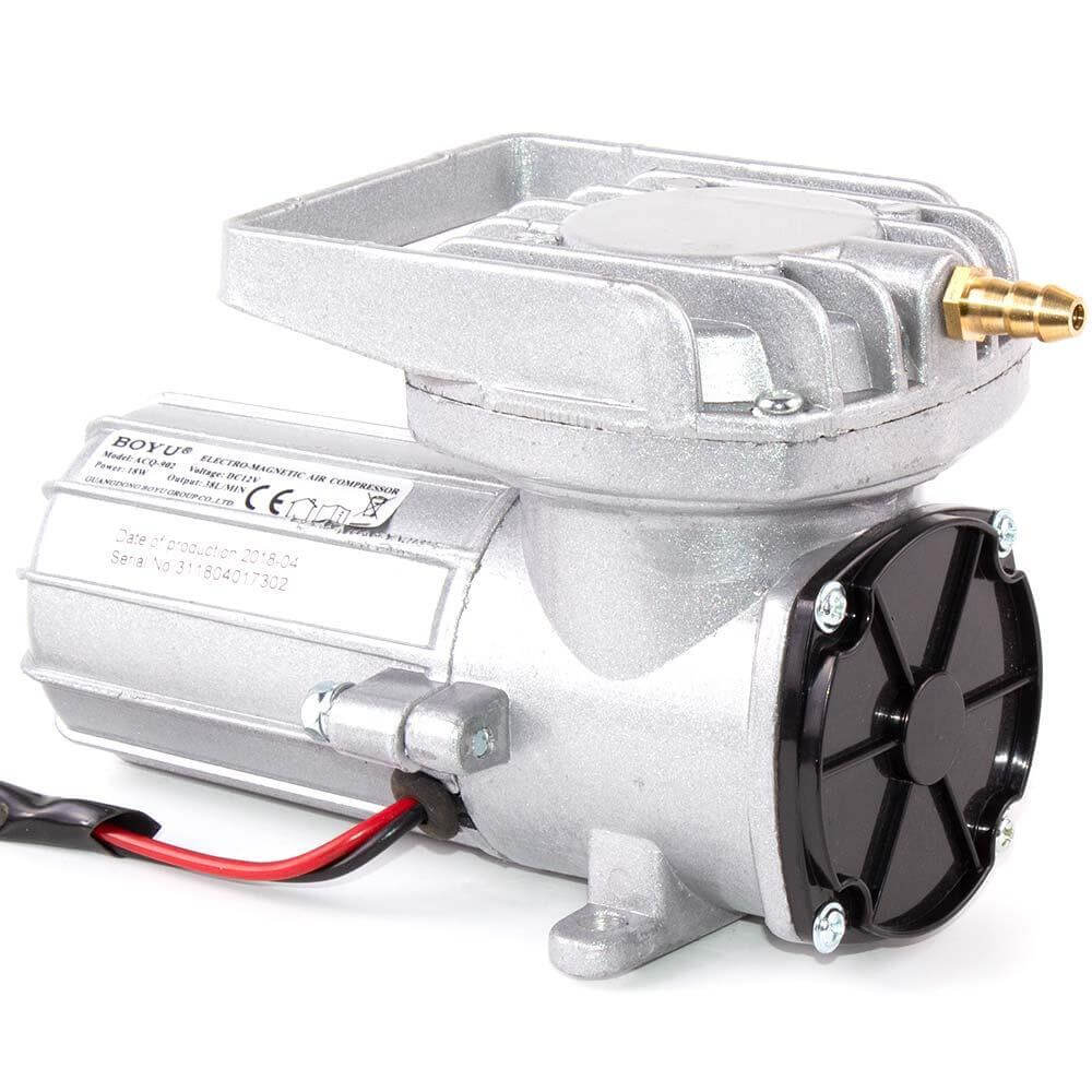 Compresor aer 12V acvariu iaz transport 120 L/min 2 Compresor aer 12V acvariu iaz transport 120 L/min, ideal pentru aerare piscicola, compresor aer transport peste, aerator 12V, pompa aer 12V fiabila Descopera eficienta si fiabilitatea compresorului aer 12V acvariu iaz transport 120 L/min, ideal pentru aerare piscicola. Acest compresor aer transport peste, cu un debit impresionant de 120 litri pe minut, este solutia perfecta pentru oxigenarea apei in acvarii, iazuri si in timpul transportului pestelui viu. Acest aerator 12V este esential pentru orice sistem de aerare, asigurand oxigenul necesar pentru sanatatea pestilor tai. Functioneaza la 12V, ceea ce il face usor de conectat la bateria masinii sau la un panou solar, fiind perfect pentru utilizarea in aer liber sau in timpul transportului piscicol. Caracteristici cheie ale compresorului aer 12V: Performanta superioara: Debit de 120 litri pe minut pentru o aerare optima. Versatilitate: Ideal pentru acvarii, iazuri, crescatorii de peste si transportul piscicol. Constructie durabila: Carcasa din aluminiu turnat pentru o dispersie excelenta a caldurii. Eficienta energetica: Consum redus de energie si intretinere minima, fara utilizarea uleiului. Presiune ridicata: Performante remarcabile la adancimi de pana la 3 metri. Acest compresor de aer 12V este proiectat pentru a rezista la uzura, cu frecare redusa in camera pistonului, garantand durabilitatea si eficienta in utilizare. Pachetul include compresorul, un teu distribuitor de aer cu iesiri pentru furtun de 4/6 mm si furtunul necesar pentru conectare. Specificatii tehnice: Brand: BOYU Model: ACQ-906 Voltaj: 12 V Numarul iesirilor de aer: 1 iesire Presiune: 0,12 MPa Putere: 60 W Debit aerare/minut: 120 litri pe minut Accesorii Incluse: Compresorul vine cu un teu distribuitor de aer si furtunuri compatibile pentru o instalare rapida si usoara. Dimensiuni: 233 x 110 x 133 mm Alege compresorul aer 12V acvariu iaz transport 120 L/min pentru o solutie fiabila, eficienta si economica de aerare si oxigenare a apei. Acest compresor este solutia ideala pentru a mentine un mediu acvatic sanatos si bine oxigenat, fie ca este vorba de acvarii, iazuri sau transportul pestilor. Designul sau robust si eficient asigura o performanta constanta si de inalta calitate. Cu un debit de aer generos si o constructie durabila, acest model ofera fiabilitate si usurinta in utilizare, fiind un element esential in gestionarea optima a sistemelor de aerare piscicola. Ideal pentru cei care cauta o solutie profesionala si de incredere pentru nevoile acvatice.