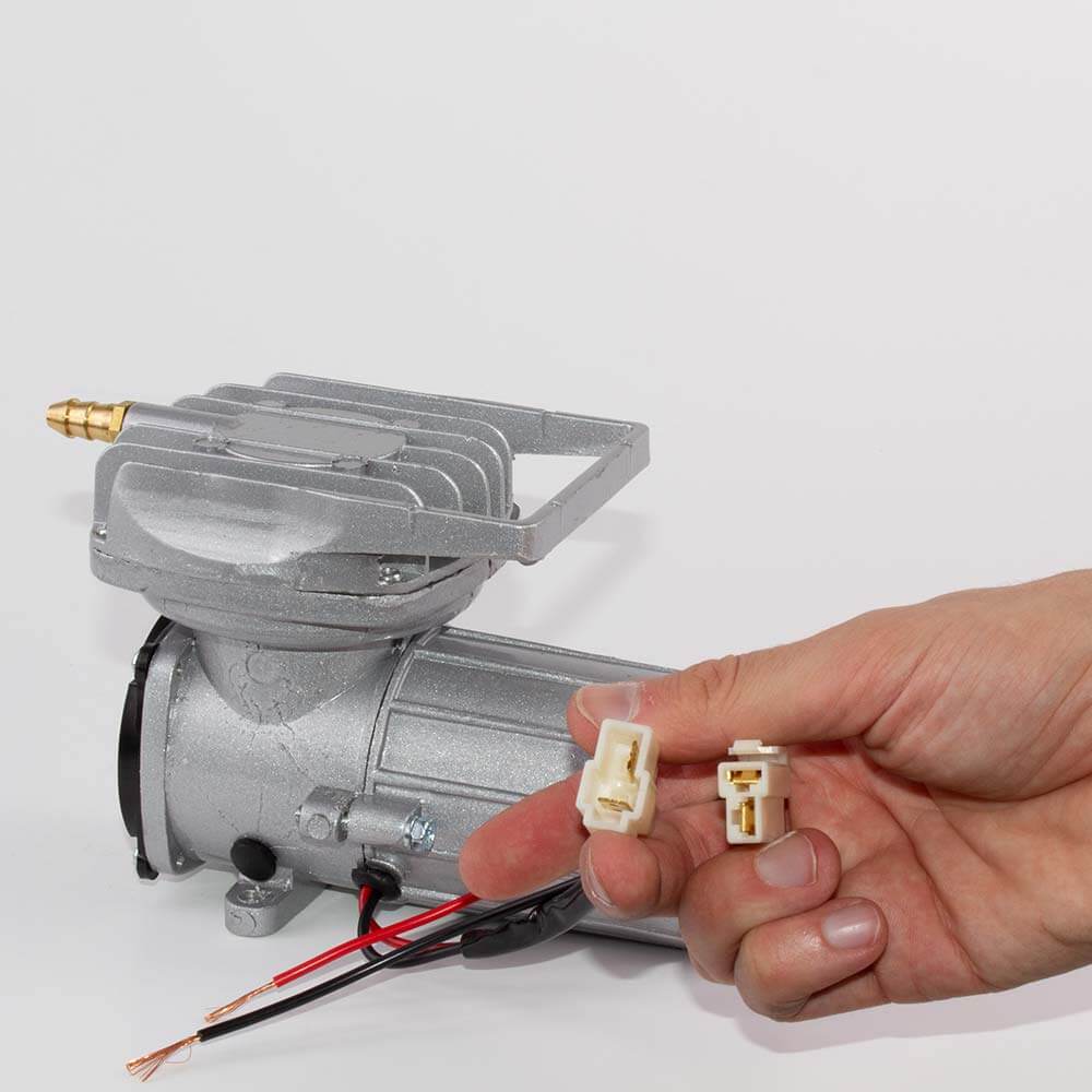 Compresor aer 12V acvariu iaz transport 120 L/min 6 Compresor aer 12V acvariu iaz transport 120 L/min, ideal pentru aerare piscicola, compresor aer transport peste, aerator 12V, pompa aer 12V fiabila Descopera eficienta si fiabilitatea compresorului aer 12V acvariu iaz transport 120 L/min, ideal pentru aerare piscicola. Acest compresor aer transport peste, cu un debit impresionant de 120 litri pe minut, este solutia perfecta pentru oxigenarea apei in acvarii, iazuri si in timpul transportului pestelui viu. Acest aerator 12V este esential pentru orice sistem de aerare, asigurand oxigenul necesar pentru sanatatea pestilor tai. Functioneaza la 12V, ceea ce il face usor de conectat la bateria masinii sau la un panou solar, fiind perfect pentru utilizarea in aer liber sau in timpul transportului piscicol. Caracteristici cheie ale compresorului aer 12V: Performanta superioara: Debit de 120 litri pe minut pentru o aerare optima. Versatilitate: Ideal pentru acvarii, iazuri, crescatorii de peste si transportul piscicol. Constructie durabila: Carcasa din aluminiu turnat pentru o dispersie excelenta a caldurii. Eficienta energetica: Consum redus de energie si intretinere minima, fara utilizarea uleiului. Presiune ridicata: Performante remarcabile la adancimi de pana la 3 metri. Acest compresor de aer 12V este proiectat pentru a rezista la uzura, cu frecare redusa in camera pistonului, garantand durabilitatea si eficienta in utilizare. Pachetul include compresorul, un teu distribuitor de aer cu iesiri pentru furtun de 4/6 mm si furtunul necesar pentru conectare. Specificatii tehnice: Brand: BOYU Model: ACQ-906 Voltaj: 12 V Numarul iesirilor de aer: 1 iesire Presiune: 0,12 MPa Putere: 60 W Debit aerare/minut: 120 litri pe minut Accesorii Incluse: Compresorul vine cu un teu distribuitor de aer si furtunuri compatibile pentru o instalare rapida si usoara. Dimensiuni: 233 x 110 x 133 mm Alege compresorul aer 12V acvariu iaz transport 120 L/min pentru o solutie fiabila, eficienta si economica de aerare si oxigenare a apei. Acest compresor este solutia ideala pentru a mentine un mediu acvatic sanatos si bine oxigenat, fie ca este vorba de acvarii, iazuri sau transportul pestilor. Designul sau robust si eficient asigura o performanta constanta si de inalta calitate. Cu un debit de aer generos si o constructie durabila, acest model ofera fiabilitate si usurinta in utilizare, fiind un element esential in gestionarea optima a sistemelor de aerare piscicola. Ideal pentru cei care cauta o solutie profesionala si de incredere pentru nevoile acvatice.