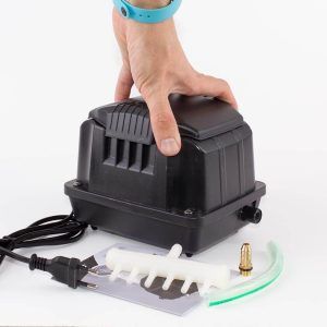 Compresor aerator pompa de aer acvariu 10l/min ideal ca aerator acvariu, pompa de aer acvariu si oxigenator iaz, eficient si silentios. Compresorul aerator pompa aer acvariu 10l/min este solutia ideala pentru asigurarea unei oxigenari eficiente in acvarii si iazuri. Acest compresor aer acvariu se remarca prin performanta si fiabilitate, fiind un aerator de acvariu silentios si eficient. Descriere produs: Compresorul de aer Boyu SES-10, cu un debit de 10 litri pe minut, este conceput pentru a oferi o circulatie uniforma a apei, asigurand astfel un mediu acvatic sanatos. Acesta functioneaza ca pompa aer acvariu si oxigenator de iaz, fiind ideal pentru diverse aplicatii acvatice. Avantaje: Zgomot redus: Compresor aer acvariu foarte silentios, perfect pentru utilizarea in locuinte. Presiune si debit: Presiune suficienta pentru o oxigenare adecvata si debit mare de aer pentru circulatie uniforma. Durabilitate: Carcasa din aluminiu si motor fiabil, asigurand o lunga durata de viata. Eficienta energetica: Consum redus de energie electrica, doar 10W, fiind economic si prietenos cu mediul. Caracteristici tehnice: Model: SES-10 Presiune: 0,02 MPa Debit aer: 10 L/min Consum electric: 10 W Dimensiuni: 187 x 107 x 114 mm Voltaj: 220-240V Certificari: CE, IPX-4, TÜV SÜD, GS Aplicatii: Acest compresor aerator pompa aer acvariu 10l/min este potrivit pentru acvarii de toate dimensiunile, iazuri mici si fose septice, oferind o oxigenare optima si mentinand sanatatea mediului acvatic. Datorita designului sau compact si eficient, este usor de instalat si intretinut. Concluzie: Pentru cei care cauta un compresor aer acvariu eficient, silentios si durabil, aeratorul Boyu SES-10 este alegerea perfecta. Oferind o performanta superioara la un consum redus de energie, acest aerator de acvariu si oxigenator iaz asigura conditii ideale pentru pestii si plantele acvatice din acvariile si iazurile dumneavoastra.