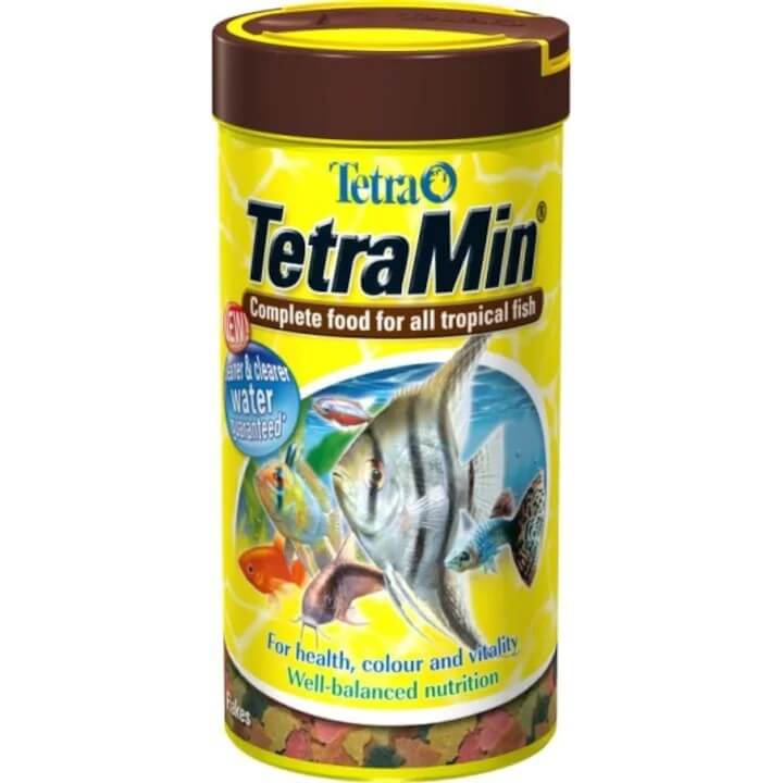 Hrana pesti exotici TetraMin fulgi 250ml 4 De ce sa alegi TetraMin fulgi 250ml? Acest produs este recomandat pentru acvaristii pasionati care doresc sa ofere pestilor lor cea mai buna hrana disponibila. Potrivit pentru toate tipurile de pesti ornamentali, de la speciile mici si colorate, pana la pestii mari din comunitatile de acvariu.