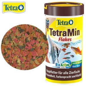 Hrana pesti exotici TetraMin fulgi 250ml, hrana pesti fulgi premium pentru pesti ornamentali, ofera dieta completa si culori vibrante. TetraMin fulgi 250ml este alegerea ideala pentru hranirea pestilor exotici si ornamentali, garantand sanatatea acestora pe termen lung. Formulata special pentru a satisface nevoile nutritionale ale tuturor pestilor de acvariu, aceasta hrana pesti ornamentali contine peste 40 de nutrienti de inalta calitate, oferind o dieta echilibrata si sustinuta de tehnologia avansata Tetra BioActive.
