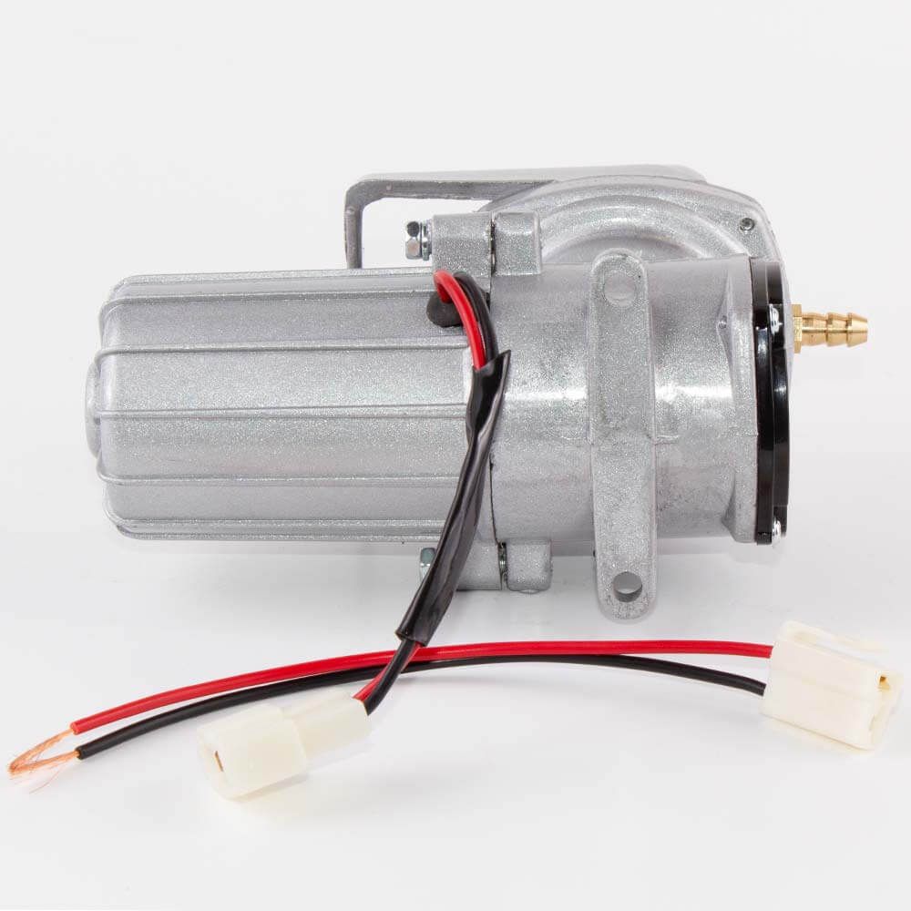 Pompa aer 12V pentru oxigenare 38 l/min 12 Pompa aer 12V pentru oxigenare 38 l/min acvariu, iaz, transport peste. Pompa aer 12v transport peste utilizata ca pompa de aer auto ce se poate conecta la 12V. Pompa aer 12V transport peste este vitala la transportul de peste viu. O veritabila pompa de aer auto ce aigura mobilitatea aerarii apei pe durata transportului pestelui. Un compresor de aer eficient. Sistem de aerare fiabil. Destinat asigurarii necesarului de aer atat la acvarii, iazuri, crescatorii de peste cat si ca pompa aer peste in cazul transportului de peste. Alimentarea fiind la 12 Volti pentru uzul casnic este necesara conectarea la un alimentator de 12 volti iar pentru transportul pestelui viu se va conecta la bateria masinii. Carcasa din aluminiu turnat extrem de fiabila ce asigura dispersia excelentă a căldurii, astfel ca temperatura aerului nu va fi afectata. Compresor de aer rezistent la uzura avand o frecare redusa la camera pistonului. Eficianta energetica ridicata. Compresorul nu consuma mult curent electric. Compresorul nu necesita intretinere suplimentara. Acesta nu lucreaza cu ulei si poate fi folosit inclusiv in ape adanci sau in camioane-cisterna pentru transportul de peste viu. Putand fi alimentat la 12 volti se poate conecta la un acumulator sau la un sistem de panouri solare. Este un furnizor de aer comprimat minunat pentru activități în aer liber. Presiunea ridicata a aerului face din acest compresor alegerea ideala. Pompa aer 12V pentru oxigenare 38 l/min cu performanțe remarcabile pentru adâncimea apei de 1 metru sau chiar mai adanca. In comparatie alte compresoare nu reusesc a administra aer la asemenea adancimi. Specificații: Brand: BOYU Model: ACQ-902 Voltaj: 12 V Numarul iesirilor de aer: 1 iesire Presiune: 0,06 MPa Putere: 18 W Debit aerare/ora: 38 Litri pe minut. Dimensiuni: 174 X 83 X 99. Pachetul contine: compresor teu distribuitor de aer cu 4 iesiri pentru furtun de 4 / 6mm furtunul ce cupleaza teul la compresor.