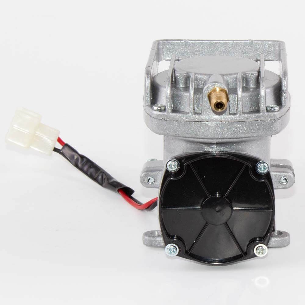 Pompa aer 12V pentru oxigenare 38 l/min 13 Pompa aer 12V pentru oxigenare 38 l/min acvariu, iaz, transport peste. Pompa aer 12v transport peste utilizata ca pompa de aer auto ce se poate conecta la 12V. Pompa aer 12V transport peste este vitala la transportul de peste viu. O veritabila pompa de aer auto ce aigura mobilitatea aerarii apei pe durata transportului pestelui. Un compresor de aer eficient. Sistem de aerare fiabil. Destinat asigurarii necesarului de aer atat la acvarii, iazuri, crescatorii de peste cat si ca pompa aer peste in cazul transportului de peste. Alimentarea fiind la 12 Volti pentru uzul casnic este necesara conectarea la un alimentator de 12 volti iar pentru transportul pestelui viu se va conecta la bateria masinii. Carcasa din aluminiu turnat extrem de fiabila ce asigura dispersia excelentă a căldurii, astfel ca temperatura aerului nu va fi afectata. Compresor de aer rezistent la uzura avand o frecare redusa la camera pistonului. Eficianta energetica ridicata. Compresorul nu consuma mult curent electric. Compresorul nu necesita intretinere suplimentara. Acesta nu lucreaza cu ulei si poate fi folosit inclusiv in ape adanci sau in camioane-cisterna pentru transportul de peste viu. Putand fi alimentat la 12 volti se poate conecta la un acumulator sau la un sistem de panouri solare. Este un furnizor de aer comprimat minunat pentru activități în aer liber. Presiunea ridicata a aerului face din acest compresor alegerea ideala. Pompa aer 12V pentru oxigenare 38 l/min cu performanțe remarcabile pentru adâncimea apei de 1 metru sau chiar mai adanca. In comparatie alte compresoare nu reusesc a administra aer la asemenea adancimi. Specificații: Brand: BOYU Model: ACQ-902 Voltaj: 12 V Numarul iesirilor de aer: 1 iesire Presiune: 0,06 MPa Putere: 18 W Debit aerare/ora: 38 Litri pe minut. Dimensiuni: 174 X 83 X 99. Pachetul contine: compresor teu distribuitor de aer cu 4 iesiri pentru furtun de 4 / 6mm furtunul ce cupleaza teul la compresor.
