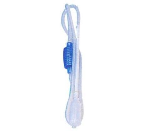 Aspirator acvariu manual Boyu SC-002 5 Aspirator acvariu manual este un aspirator substrat acvariu de la Boyu model SC-002 cu pompa de amorsare. Aspirator acvariu de vanzare direct din stocul nostru propriu. Descopera eficienta curatarii si sifonarii acvariului cu aspiratorul de substrat manual de la Boyu, modelul SC-002, echipat cu o pompa de amorsare performanta. Oferim acest aspirator de acvariu de vanzare direct din stocul nostru, gata sa imbunatateasca procesul de intretinere a acvariului tau. Poate curata eficient pietrisul si substratul acvariului. Elimina mizeria si sedimentele din substrat impreuna cu apa evacuata din acvariu. Astfel odata cu schimbul de apa se elimina si mizeria acumulata in substrat. Ideal pentru utilizare la schimbarile regulate de apa, acest aspirator acvariu manual faciliteaza extractia apei si indepartarea eficienta a deseurilor acumulate pe fundul acvariului. Capabilitatea sa de a curata pietrisul si substratul acvariului este deosebit de eficienta, eliminand mizeria si sedimentele odata cu apa evacuata. Acest proces nu numai ca asigura o curatenie profunda dar si mentine un mediu sanatos pentru viata acvatica. Cu aspiratorul acvariu manual SC-002, curatarea devine o activitate simpla, rapida si mai putin obositoare. Actionarea pompei de amorsare este intuitiva si elimina necesitatea utilizarii fortei excesive sau a imersiunii mainilor in apa, asigurand un confort maxim in timpul folosirii. Asigura-te ca acvariul tau este intotdeauna in cele mai bune conditii cu ajutorul nostru aspirator de substrat pentru acvariu. Cumpara acum aspiratorul de acvariu manual de la Boyu, modelul SC-002, disponibil pentru vanzare in magazinul nostru online aquariumprest.ro si pregateste-te sa experimentezi cel mai eficient mod de a mentine curatenia in acvariu.