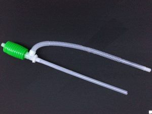 Sifonator acvariu si pompa manuala tras apa din acvariu marca Boyu model SC-001. Poate fi folosit si ca furtun pentru tras vin cu amorsare prin compresia perei de amorsare situata in partea superioara a produsului. Acest sifonator acvariu Boyu model SC-001 este un instrument versatil si economic ideal pentru intretinerea usoara a acvariului tau. Aceasta pompa manuala pentru tras apa este de asemenea perfect adaptata ca furtun pentru tras vin pentru transferul vinului dintr-un recipient in altul datorita sistemului sau de amorsare eficient prin compresia parei de amorsare situate strategic in partea superioara a produsului. Este usor de folosit si nu ar trebui sa lipseasca nimanui. Aspiratoarele din seria SC-001 se disting prin calitatea lor, pretul accesibil si design-ul simplist fiind create pentru o utilizare intuitiva si fara complicatii. Ele sunt o alegere excelenta atat pentru curatarea substratului acvariului, cat si pentru schimburile periodice de apa, asigurand o igiena corespunzatoare pentru mediu acvatic sanatos. In plus, aceste sifonatoare sunt extrem de utile in alte aplicatii casnice, cum ar fi transferul vinului sau al apei, oferind o solutie practica pentru diverse necesitati. Transferul lichidelor se face fara efort si fara riscul de pierderi, in timp ce pompa inclusa garanteaza o manevrare ergonomica si igienica. Procesul de amorsare este simplificat la maximum, asigurand o punere in functiune rapida si eficienta a sifonatorului. Alege sifonatorul Boyu SC-001 pentru o solutie de curatare si transfer eficienta, ce promite performanta si versatilitate la un pret accesibil.