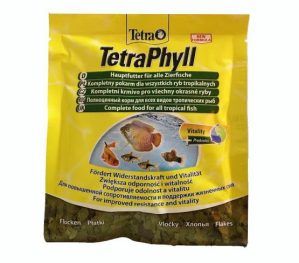 Hrana pesti exotici plic Tetra Phyll 12 gr – hrana completa cu ingrediente vegetale pentru hranirea zilnica a pestilor decorativi de orice dimensiune. Amestecul de fulgi de inalta calitate sustine vitalitatea si rezistenta. Hrana sub forma de fulgi pentru toti pestii ornamentali ce prefera cu precadere hrana vegetala, recomandata in special pentru pestii vivipari. Tetra Phyll contine vitamina C-creste rezistenta la boli si previne carentele de nutritie, cu nutrienti si vitamine vitale ce promoveaza vitalitatea, cresterea si robustetea pestilor. Hrana completa Sustinerea digestiei Tetra Phyll Flakes este o hrana completa sub forma de fulgi, cu ingrediente vegetale. Fibrele necesare sustinerii digestiei. Formula BioActive mentine sistemul imunitar sanatos. Cantitate: 12 g Compozitie: Peste si produse derivate din peste, Cereale, Drojdii, Extracte de proteine vegetale, Moluste si crustacee, Alge, Uleiuri si grasimi, Zahar (Oligofructoza 1%), Minerale. Compozitie analitica: Proteine brute 46,0%, Grasimi brute 9,0%, Fibre brute 2,0%, Continut de umiditate 6,0%. Aditivi: Vitamine: Vitamina D3 1860 UI/kg, oligoelemente: Mangan sub forma de sulfat de mangan (II) monohidrat 84 mg/kg, Zinc (sulfat de zinc monohidrat) 50 mg/kg, Fier (sulfat de fier (II) monohidrat) 33 mg/kg. Coloranti, Conservanti, Antioxidanti. Puteti cumpara hrana Tetra Phyll Flakes 12 g online cu livrare la domiciliu sau cu ridicare din Sameday EasyBox sau FAN Box. Aquarium Prest iti expediaza extrem de rapid produsele din categoria hrana pesti de care ai nevoie oriunde in Romania.