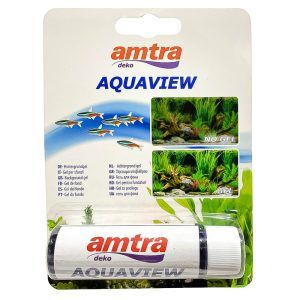 Adeziv pentru fundal acvariu, gel adeziv acvariu de calitate, ideal ca adeziv background acvariu, asigura fixare perfecta si durabila. Acest produs este solutia ideala pentru pasionatii de acvaristica care doresc sa ofere acvariului lor un aspect estetic deosebit si o luminozitate optima. Adezivul pentru fundal acvariu, sub forma de gel, este special creat pentru a fixa eficient fundalurile poster pe geamul acvariului, prevenind condensul si reflexia luminii, astfel incat imaginea sa fie clara si vibranta. Adeziv pentru fundal acvariu – caracteristici principale: Forma de gel usor de aplicat – Adezivul este sub forma de gel, ceea ce faciliteaza aplicarea uniforma si precisa pe suprafata sticlei acvariului. Compatibilitate extinsa – Este potrivit atat pentru geamurile acvariilor din sticla, cat si pentru cele din acril. Suprafata de acoperire generoasa – Un singur tub de gel adeziv acvariu poate acoperi eficient o zona de pana la 120 x 60 cm, fiind ideal pentru acvarii de dimensiuni medii si mari. Non-toxic si sigur – Fabricat din materiale de inalta calitate, acest adeziv este complet sigur pentru mediul acvatic, fiind rezistent la sare si potrivit pentru utilizare in acvarii marine sau de apa dulce. Luminozitate imbunatatita – Prin eliminarea reflexiei luminii, adezivul contribuie la intensificarea luminozitatii generale a acvariului, punand in valoare culorile fundalului si ale decorului. ​ Beneficii ale utilizarii unui adeziv background acvariu: Fixare de lunga durata – Fundalurile aplicate cu acest adeziv raman perfect lipite, fara a se dezlipi sau a crea bule de aer in timp. Aspect profesional al acvariului – Prin aplicarea corecta, fundalul devine o extensie naturala a decorului acvatic, oferind un aspect elegant si bine definit. Prevenirea condensului – Spre deosebire de alte metode de fixare, acest gel adeziv acvariu elimina condensul ce poate afecta vizibilitatea si aspectul fundalului. ​ Cum se utilizeaza adezivul pentru fundal acvariu? Curatati temeinic suprafata geamului acvariului, asigurandu-va ca nu exista urme de praf, grasime sau reziduuri. Aplicati adezivul pe suprafata dorita a geamului, distribuindu-l uniform in strat subtire. Pozitionati fundalul si apasati ferm pentru a elimina bulele de aer si pentru a asigura o fixare perfecta. ​ Aplicatii multiple: Potrivit pentru acvarii de apa dulce si marine. Ideal pentru fixarea posterelor decorative si a fundalurilor tematice. Utilizabil pe sticla si acril, fiind versatil pentru diverse tipuri de acvarii. ​ De ce sa alegeti acest adeziv pentru fundal acvariu? Calitate premium – Produs de Amtra, lider in accesorii pentru acvarii, acest gel adeziv acvariu garanteaza performanta si durabilitate. Usor de utilizat – Aplicarea nu necesita experienta anterioara sau unelte speciale. Aspect impecabil – Rezultatele obtinute sunt vizibil superioare, oferind acvariului un aspect profesional si bine ingrijit.