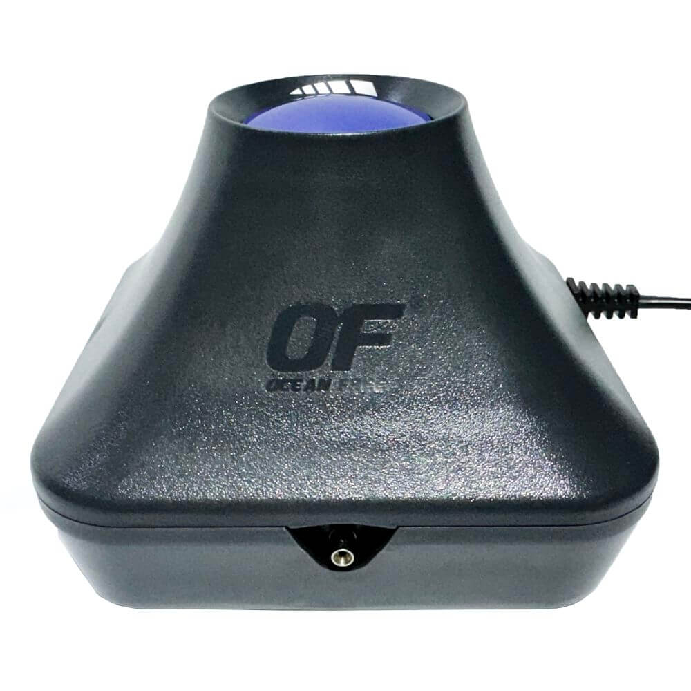 Pompa acvariu aer cu furtun valva difuzor 160 l/h 5 Pompa acvariu aer cu furtun valva difuzor 160 l/h. Vultron 2000 este o pompa aer acvariu cu o iesire, cu reglaj electronic al debitului de aer echipata complet. Pompa aer acvariu Vultron 2000 cu o singura iesire are reglajul electronic al debitului de aer si vine echipata standard cu 1 metru de furtun pentru aer, o valva valva unisens albastra si un difuzor de aer cu ventuza. Pompa acvariu aer de generatie noua cu eficienta ridicata ce asigura aerarea optima a acvariilor sau a iazurilor. Dizolva eficient oxigenul in apa tinand pestii sanatosi intr-un mediu prielnic. La pompa de aer Vultron 2000 corpul pompei de aer este cu pereti dubli pentru reducerea semnificativa a vibratiilor. -pompa acvariu silentioasa cu baza de cauciuc pentru a reduce vibratiile. Pompa aer puternica ce ridica nivelul de oxigen dizolvat in masa apei. Caracteristici: Design compact al acestei pompe de aer pentru acvariu. Presiunea acestei pompe de aer face posibila aerarea bazinelor pana la 0,7 m adancime. Reglaj electronic al debitului de aer. Consum redus de energie electrica si randament maxim. Pe langa pompa de aer pachetul include 1 metru furtun de aer, o valva unisens si un difuzor de aer cu ventuza. Cod produs: AP093 Debit de aer: 160 l / ora. Consum electric: 3 W.