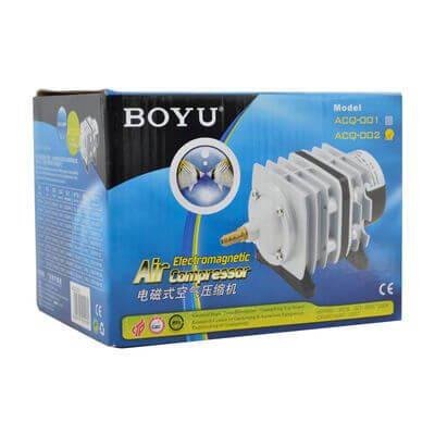 Compresor aer acvarii-iazuri 30 litri / minut 7 Compresor aer acvarii-iazuri 30 litri / minut cu membrana. Poate fi folosit ca aerator iaz, aerator lacuri, aerator piscicol, pompa oxigenare apa iaz. De asemenea poate fi folosit la oxigenarea apei in pastravarii, fose septice sau alte obiective unde este necesară admisia de aer. Motor electromagnetic linear de construcție simplă și eficiență ridicată. Funcționare lină. Consum redus de energie electrică. Capacitate mare a emisiei de aer. Zgomot redus. Durată lungă de exploatare. Tensiune alimentare: 220-240V 50-60Hz Putere ( consum electric): 35 W. Presiune: 0,02 MPa Debit de aer emis: 30 L / min. Greutate: 0,8 kg. Dimensiuni: 130 x 72 x 79 mm. Producator: Boyu Acest produs se poate folosi ca: Pompă aer acvariu, pompă aer iaz, suflantă fosă septică, stație epurare ape uzate. Compresorul vine insotit in cutie de un teu de aer cu 4 iesiri pentru furtun aer cu diametrul de 4 mm.