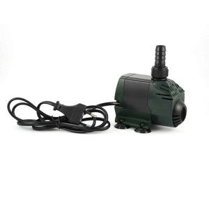 Pompa submersibila mini fantani arteziene gradina 950 l/h sau fantani arteziene interior de buna calitate. Aceste pompe submersibile pot realiza mici caderi de apa sau recircularea apei intr-un bazin. Pompă de apă submersibilă fără reglajul debitului de apă ce se pretează a fi folosită în acvarii sau iazuri la diversele sisteme de filtrare sau recirculare a apei, fântâni arteziene, căderi de apă, cascade. O pompa de apa submersibila ideala pentru realizarea unor mini fantani arteziene gradina. Folosind aceste pompe submersibile se pot realiza de asemenea mici caderi de apa sau recircularea apei intr-un bazin. Fantani arteziene interior de obtin de asemenea. Avantaje: Design modern, compact, debit mare și putere de ridicare a apei. Motor submersibil compact și 100% sigur în lucrul cu apa. Acest model de pompă submersibilă va fi folosită numai introdusă total în apă. Axul rotorului este confecționat din oțel inoxidabil. Pompa nu corodează și este confecționată din plastic ABS. Lungimea cablului electric: 1,7 m. Model: FP-28 Voltaj: AC230V. Frecventa: 50 Hz. Consum de energie electrică: numai 11,5 W. Debit maxim: 950 Litri / Oră. Înălțimea coloanei maxime de apă ridicată: 1 metru. Dimensiuni: 95 x 69 x 80 mm. Diametrul exterior al ștuțului de evacuare a apei: de la 9 la 13 mm (ștuțul este conic). Diametrul exterior al ieșirii pompei unde se înfiletează ștuțului de evacuare a apei: 20 mm. Lungimea ștuțului de evacuare a apei: 46 mm.