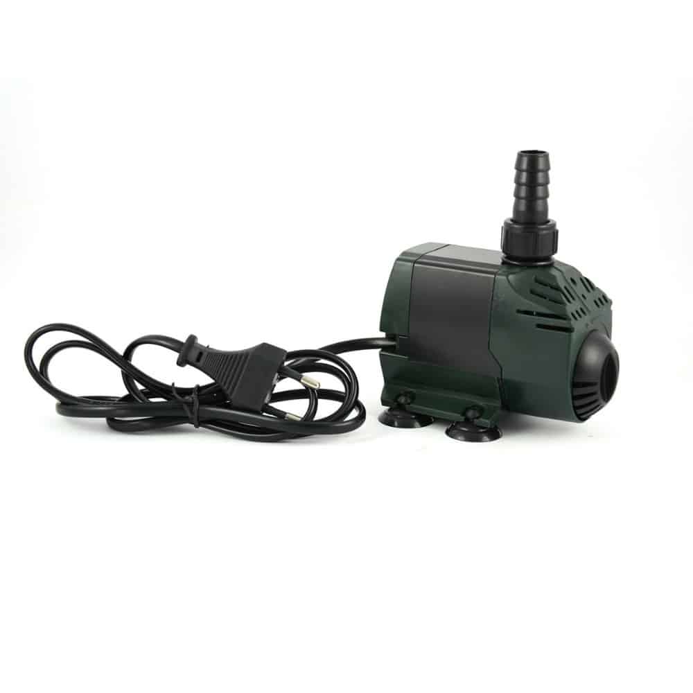 Pompa submersibila mini fantani arteziene gradina 950 l/h 1 Pompa submersibila mini fantani arteziene gradina 950 l/h sau fantani arteziene interior de buna calitate. Aceste pompe submersibile pot realiza mici caderi de apa sau recircularea apei intr-un bazin. Pompă de apă submersibilă fără reglajul debitului de apă ce se pretează a fi folosită în acvarii sau iazuri la diversele sisteme de filtrare sau recirculare a apei, fântâni arteziene, căderi de apă, cascade. O pompa de apa submersibila ideala pentru realizarea unor mini fantani arteziene gradina. Folosind aceste pompe submersibile se pot realiza de asemenea mici caderi de apa sau recircularea apei intr-un bazin. Fantani arteziene interior de obtin de asemenea. Avantaje: Design modern, compact, debit mare și putere de ridicare a apei. Motor submersibil compact și 100% sigur în lucrul cu apa. Acest model de pompă submersibilă va fi folosită numai introdusă total în apă. Axul rotorului este confecționat din oțel inoxidabil. Pompa nu corodează și este confecționată din plastic ABS. Lungimea cablului electric: 1,7 m. Model: FP-28 Voltaj: AC230V. Frecventa: 50 Hz. Consum de energie electrică: numai 11,5 W. Debit maxim: 950 Litri / Oră. Înălțimea coloanei maxime de apă ridicată: 1 metru. Dimensiuni: 95 x 69 x 80 mm. Diametrul exterior al ștuțului de evacuare a apei: de la 9 la 13 mm (ștuțul este conic). Diametrul exterior al ieșirii pompei unde se înfiletează ștuțului de evacuare a apei: 20 mm. Lungimea ștuțului de evacuare a apei: 46 mm.