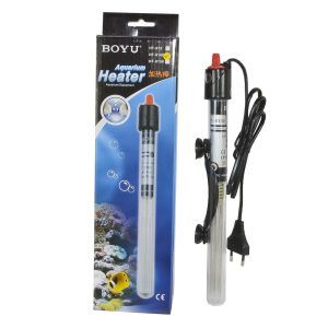 Incalzitor pentru acvariu cu termostat Boyu 100W, ideal ca incalzitor acvariu 90l, maxim 130l. Ofera incalzire optima si control precis al temperaturii. Incalzitorul pentru acvariu cu termostat Boyu 100W este solutia ideala pentru mentinerea unei temperaturi constante in acvariile cu volume intre 90 si 130 litri. Acest incalzitor ofera o incalzire optima si un control precis al temperaturii, asigurand un mediu sanatos pentru pestii tai chiar si intr-un volum generos de apa utilizat ca incalzitor acvariu 130l. Cu o putere de 100W, incalzitorul Boyu este proiectat pentru a mentine temperatura ideala in acvariu, indiferent de fluctuatiile de temperatura din exterior. Este usor de reglat datorita termostatului incorporat, permitandu-ti sa setezi temperatura dorita cu usurinta. Acest incalzitor pentru acvariu cu termostat este complet submersibil, ceea ce inseamna ca poate fi montat in totalitate in apa, asigurand o distribuire uniforma a caldurii. In plus, indicatorul LED de functionare/oprire (on/off) iti permite sa vezi rapid daca incalzitorul este in functiune. Incalzitorul Boyu vine echipat cu ventuze pentru o fixare sigura si stabila pe peretele acvariului. Cu o inaltime de 29 cm si un diametru de 2 cm, acest incalzitor 100W se potriveste perfect in acvariile de dimensiuni medii. Caracteristici: Putere: 100W Volum acvariu: Ideal pentru acvarii de 90-130 litri Termostat: Da, usor de reglat Submersibil: Complet submersibil Indicator LED: Vizibilitate usoara a starii de functionare Fixare: Ventuze incluse pentru o instalare sigura Dimensiuni: 29 cm inaltime, 2 cm diametru Acest incalzitor pentru acvariu cu termostat Boyu 100W asigura o incalzire eficienta si constanta, fiind alegerea perfecta pentru pasionatii de acvaristica ce doresc sa ofere pestilor un mediu optim si stabil.