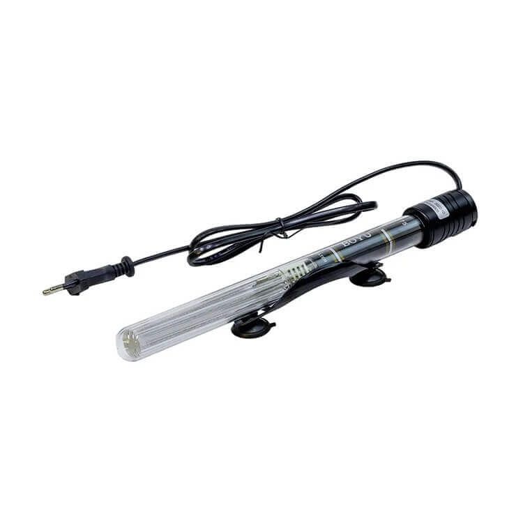 Incalzitor pentru acvariu cu termostat Boyu 150 W 4 Incalzitor pentru acvariu cu termostat Boyu 150 W, incalzitor de acvariu cu termostat, eficient. Gama de incalzitoare apa acvariu, durabile si precise. Incalzitorul pentru acvariu cu termostat Boyu 150 W este un dispozitiv esential pentru asigurarea unui mediu stabil si sanatos in acvariile tale. Acest incalzitor de acvariu cu termostat este proiectat pentru a mentine temperatura constanta, oferind astfel un habitat optim pentru pestii si plantele acvatice. Caracteristici principale: Termostat sensibil si precis: Incalzitorul Boyu 150 W este echipat cu un termostat de inalta calitate, care permite reglarea usoara si precisa a temperaturii in intervalul dorit. Acest incalzitor de acvariu cu termostat asigura o temperatura stabila in acvariul tau, prevenind fluctuatiile care ar putea afecta sanatatea vietuitoarelor acvatice. Complet submersibil: Incalzitorul Boyu 150 W este conceput pentru a fi complet submersibil, ceea ce il face sigur si eficient in utilizare. Indicatorul LED de functionare on/off iti permite sa monitorizezi cu usurinta starea dispozitivului. Ideal pentru acvarii de dimensiuni medii: Acest incalzitor este recomandat pentru acvarii cu un volum cuprins intre 130 si 190 de litri, conform specificatiilor producatorului. Este unul dintre acele incalzitoare apa acvariu care ofera un raport optim intre puterea de incalzire si consumul de energie. Usor de montat: Incalzitorul vine cu un sistem de prindere cu ventuze, facilitand fixarea acestuia pe peretii acvariului. Cu o inaltime de 29,5 cm si un diametru de 2 cm, acest dispozitiv se integreaza discret in decorul acvariului tau. Beneficii suplimentare: Incalzitorul pentru acvariu cu termostat Boyu 150 W ofera fiabilitate si durabilitate, fiind parte din gama de incalzitoare apa acvariu recunoscuta pentru performanta sa. Este usor de utilizat si de intretinut, asigurand o climatizare perfecta pentru vietuitoarele din acvariu. Alege Incalzitorul Boyu 150 W pentru a mentine o temperatura optima si constanta in acvariul tau, garantand astfel un mediu sigur si sanatos pentru pestii tai.