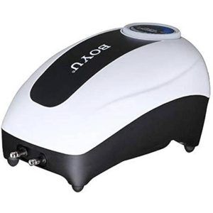 Pompa aer reglabila, debit 450 l/ora. Pompa aer 2 iesiri ideala pentru oxigenarea acvariului. Pompa aer acvariu eficienta si usor de utilizat. Pompa de aer reglabila, debit 450 l/ora, cu 2 iesiri este ideala pentru buna aerare si oxigenare a acvariului. Aceasta pompa aer acvariu este proiectata pentru a oferi eficienta maxima si usurinta in utilizare, mentinand in acelasi timp un mediu acvatic sanatos. Design si functionalitate Produsa de Boyu Industries, aceasta pompa de aer acvariu se remarca printr-un design estetic si simplist. Este realizata din plastic ABS de inalta calitate, asigurand durabilitate si rezistenta. Membrana din poliuretan garanteaza o durata lunga de viata, iar designul rezistent la apa IPX4 permite utilizarea in conditii de siguranta, atat in interior cat si in exterior. Reglaj si eficienta energetica Pompa de aer reglabila este echipata cu un dispozitiv electronic care permite ajustarea debitului de aer, oferindu-va control total asupra oxigenarii acvariului. Motorul de inalta calitate asigura un consum redus de energie electrica, de numai 6 W, si functioneaza foarte silentios datorita sistemului de labirint intern care reduce semnificativ zgomotul. Oxigenare optima pentru acvarii Cu un debit de aer de 7,5 litri pe minut (450 litri/ora) si o presiune de 0,015 Mpa, aceasta pompa aer acvariu este ideala pentru acvarii de pana la 190 de litri. Pompa aer 2 iesiri asigura o oxigenare eficienta, mentinand un mediu prielnic pentru pestii si plantele acvatice. Caracteristici tehnice: Material: Plastic ABS Culoare: Alb si negru Cantitate: 1 buc Model: CJY-7500 Consum de energie: 6 W Debit de aer: 7,5 litri pe minut (450 litri/ora) Presiune: 0,015 Mpa Dimensiuni: 208 x 116 x 105 mm Capacitate acvariu: Pana la 190 de litri Numar iesiri aer: 2 ​ Pompa aer reglabila debit 450 l pe ora cu 2 iesiri este solutia perfecta pentru oxigenarea acvariului. Versatilitatea sa permite utilizarea pentru diverse aplicatii, inclusiv alimentarea pietrelor de aer, perdelelor de aer, decorurilor, crearea curentilor de apa in acvariu si in protein skimere. Asigurati-va ca acvariul dumneavoastra beneficiaza de oxigenarea necesara pentru a mentine un mediu acvatic sanatos si vibrant.