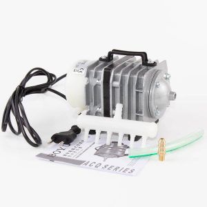 Pompa aerare iaz 60 litri pe minut ACQ-005, ideala pentru aerator fosa septica si aerarea unor volume mai mari de apa. Eficienta si fiabila. Pompa aerare iaz 60 litri pe minut ACQ-005 este solutia ideala pentru aerarea eficienta a iazurilor, acvariilor si foselor septice. Aceasta pompa performanta este conceputa pentru a asigura aerarea unor volume mai mari de apa, fiind esentiala pentru mentinerea unui mediu acvatic sanatos. Cu un motor electromagnetic ce nu necesita intretinere, pompa de aerare ACQ-005 ofera un debit generos de 60 litri pe minut. Este ideala pentru utilizarea in acvarii mari, iazuri, transport de pesti, acvacultura cu densitate mare si fose septice. Datorita constructiei sale robuste, acest compresor de aer are o durata lunga de exploatare si functioneaza lin, cu un consum redus de energie electrica. Caracteristici: Motor electromagnetic linear cu eficienta ridicata. Capacitate mare a emisiei de aer. Zgomot redus in timpul functionarii. Alimentare: 220-240V 50-60Hz. Consum electric: 70 W. Presiune: 0,03 MPa. Debit de aer emis: 60 L/min. Greutate: 3 kg. Dimensiuni: 196 x 106 x 127 mm. Pompa aerare iaz 60 litri pe minut este un aerator fosa septica excelent si poate fi utilizata si pentru aerarea statiilor de epurare a apelor uzate. Asigura oxigenarea optima a apei in iazuri, pastravarii si alte aplicatii acvatice unde este necesara o aerare eficienta. Acest model de pompa este esential pentru mentinerea unui mediu acvatic curat si sanatos, fiind un produs de incredere pentru orice entuziast acvarist sau proprietar de iaz.