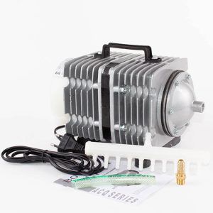 Aerator iaz si acvarii Boyu 110 l/min, ideal pentru aerarea statiilor de epurare, aerarea iazurilor si aerarea bazinelor piscicole. Eficienta si fiabilitate. Aeratorul iaz si acvarii Boyu 110 litri/minut este solutia ideala pentru aerarea de statii de epurare, aerarea iazurilor si aerarea bazinelor piscicole. Cu un debit de 110 litri pe minut, acest aerator asigura oxigenarea optima a apei, contribuind la mentinerea sanatatii pestilor si a plantelor acvatice. Aerarea corespunzatoare reduce mirosurile neplacute si previne aparitia poluarii, asigurand un mediu acvatic curat si sanatos. Fabricat din materiale de inalta calitate, acest aerator este durabil si rezistent la coroziune, oferind performanta pe termen lung. Designul sau permite instalarea si utilizarea facila, necesitand intretinere minima. Motorul electromagnetic linear asigura o functionare lina si un consum redus de energie electrica, facandu-l eficient din punct de vedere energetic. Compresorul aer Boyu 110 litri/minut este potrivit pentru diverse aplicatii, inclusiv ca pompa de aer pentru acvarii, pompa de aer pentru iazuri si aerator pentru statii de epurare. Capacitatea mare a emisiei de aer il face ideal pentru acvacultura cu densitate ridicata a populatiei de pesti si pentru utilizarea in fose septice sau alte obiective ce necesita admisia de aer. ​ Specificatii tehnice: Debit de aer: 110 L/min Presiune: 0,040 MPa Consum electric: 100W Tensiune alimentare: 220-240V 50-60Hz Greutate: 5 kg Dimensiuni: 270 x 110 x 158 mm Acest aerator poate fi folosit ca pompa aer acvariu, pompa aer iaz, suflanta fosa septica si pentru aerarea statiilor de epurare. Performanta si fiabilitatea acestuia il fac alegerea perfecta pentru a asigura o aerare eficienta a apei in diverse aplicatii.