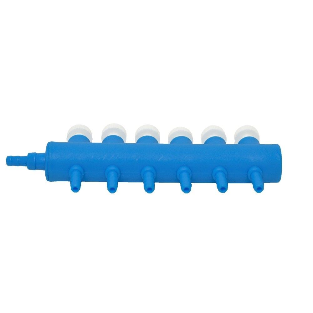 Caracteristici principale ale Teului de distributie aer cu 6 iesiri reglaj fin Design ergonomic si eficient: Teul de distributie aer este realizat din plastic albastru durabil, cu robineti de culoare alba, ceea ce ii ofera un aspect estetic si functionalitate excelenta. Cele 6 iesiri permit o distribuire uniforma si controlata a aerului catre mai multe puncte, fiind perfect pentru acvarii complexe sau sisteme multiple. Reglaj individual: Fiecare iesire este prevazuta cu un robinet reglabil, astfel incat sa poti ajusta cu precizie fluxul de aer in functie de nevoile fiecarui dispozitiv conectat, cum ar fi pietre de aer, filtre interne sau alte accesorii din acvariu. Compatibilitate universala: Proiectat pentru furtunuri de aer cu diametrul interior de 4 mm, acest Teu aer este usor de instalat si compatibil cu majoritatea echipamentelor acvaristice disponibile pe piata. Dimensiuni compacte: Lungimea totala de 135 mm si inaltimea de 53 mm fac din acest distribuitor aer un dispozitiv compact si usor de integrat in orice sistem acvaristic, fara a ocupa mult spatiu. Beneficii ale utilizarii Teului distributie aer din plastic cu 6 iesiri Distribuire eficienta a aerului: Acest distribuitor aer acvariu iti permite sa administrezi aerul catre mai multe filtre, pietre de aer sau alte dispozitive, simplificand intretinerea si functionarea acvariului. Control optim al fluxului de aer: Reglajul individual pe fiecare iesire te ajuta sa adaptezi fluxul de aer in functie de cerintele fiecarui punct de distributie, asigurand un mediu echilibrat si sanatos pentru pestii si plantele din acvariu. Durabilitate si usurinta in utilizare: Fabricat din plastic de calitate, acest Teu distributie aer este rezistent la uzura si asigura o utilizare de lunga durata, fara complicatii. Instalarea si reglarea fluxului se realizeaza rapid si fara efort. Versatilitate: Potrivit atat pentru utilizarea in acvarii personale, cat si in sisteme comerciale mai complexe, acest Teu aer este ideal pentru orice aplicatie care necesita o distribuire eficienta si precisa a aerului.