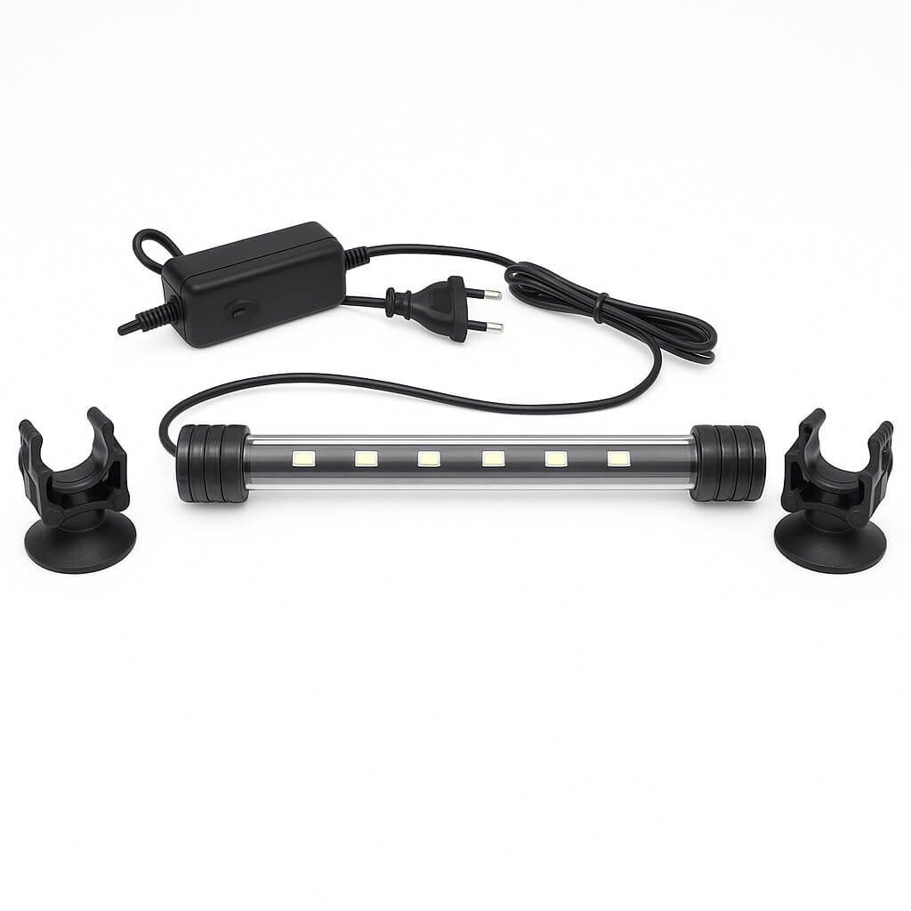Lampa acvariu cu leduri 17 cm lumina alba 3 Lampa acvariu cu leduri alba de 17 cm, usor de instalat si adaptata spatiilor restranse. Lampa acvariu led din gama produse de iluminat acvarii, prevazuta cu leduri acvariu performante si economice.